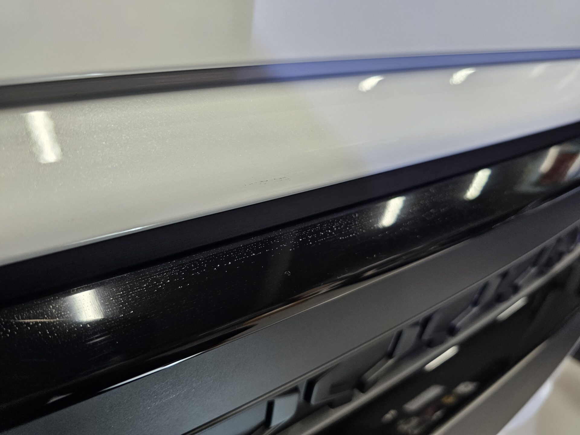 アウディSQ5スポーツバック(GU)新車 細部の細かなシミ