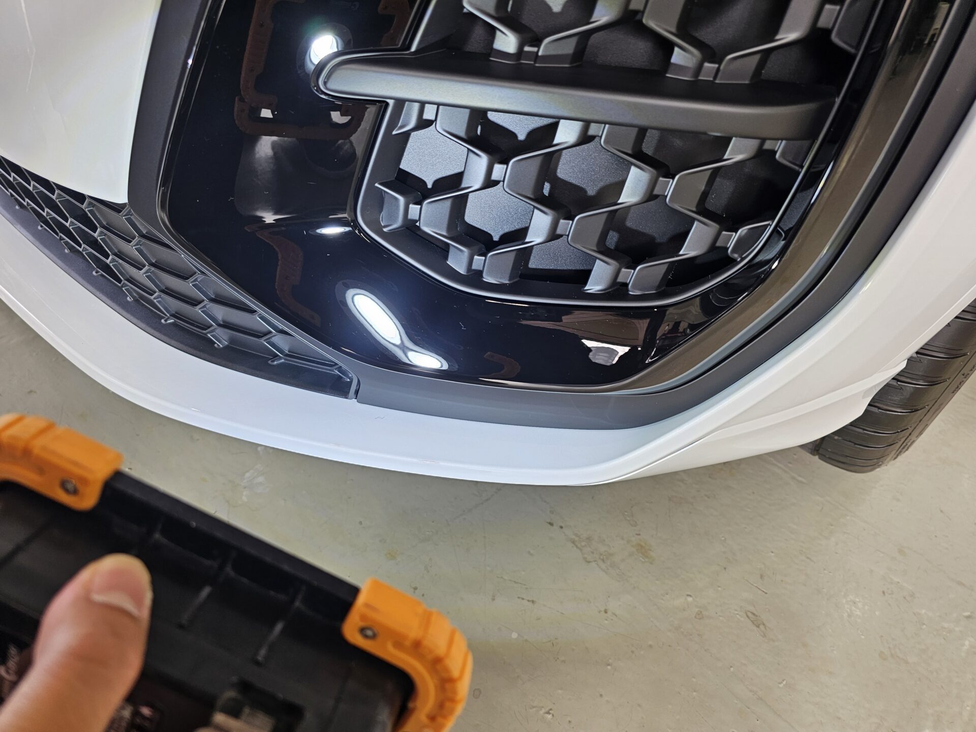 アウディSQ5スポーツバック(GU)新車 細部シミ除去