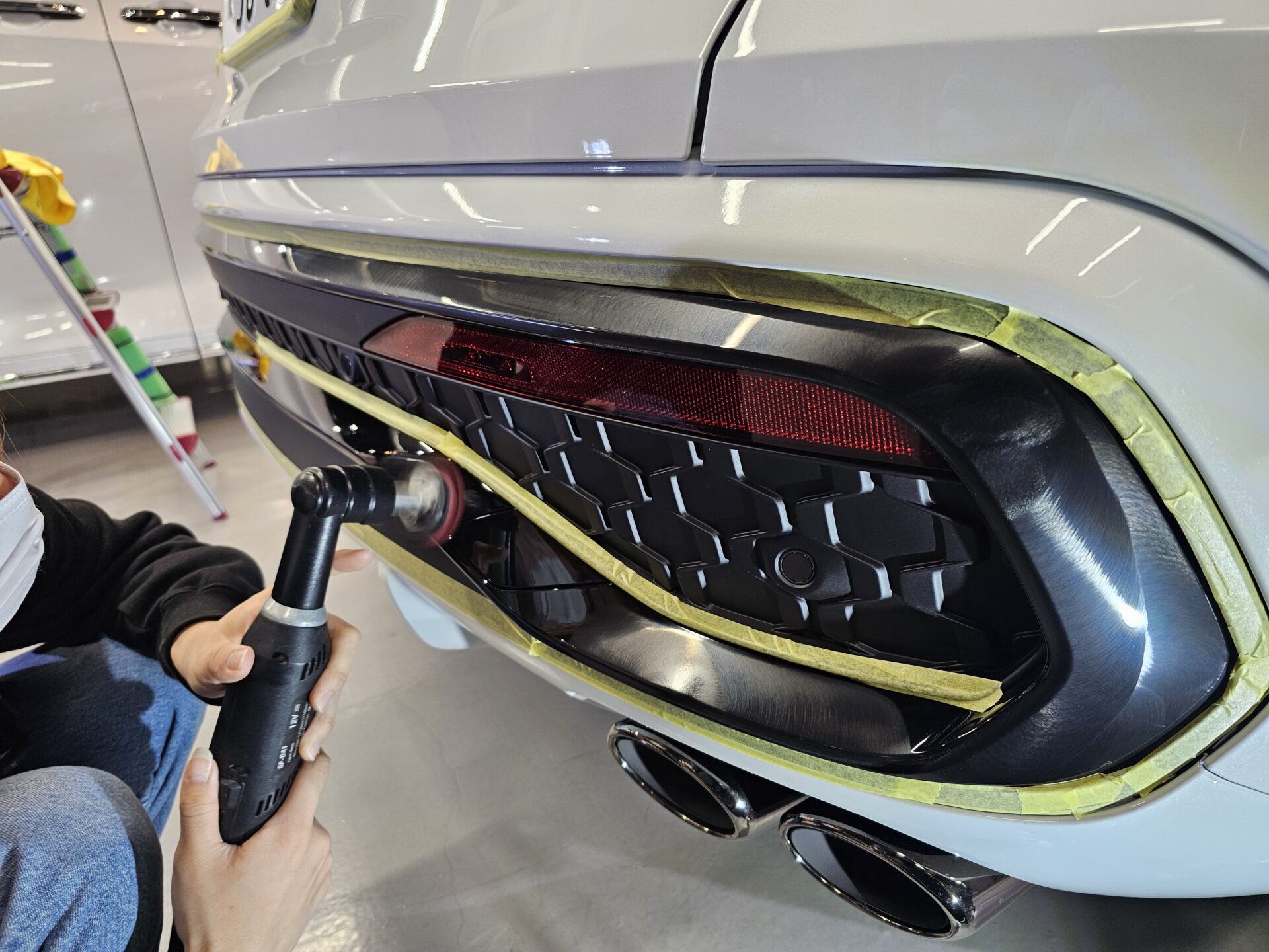 アウディSQ5スポーツバック(GU)新車 細部磨き