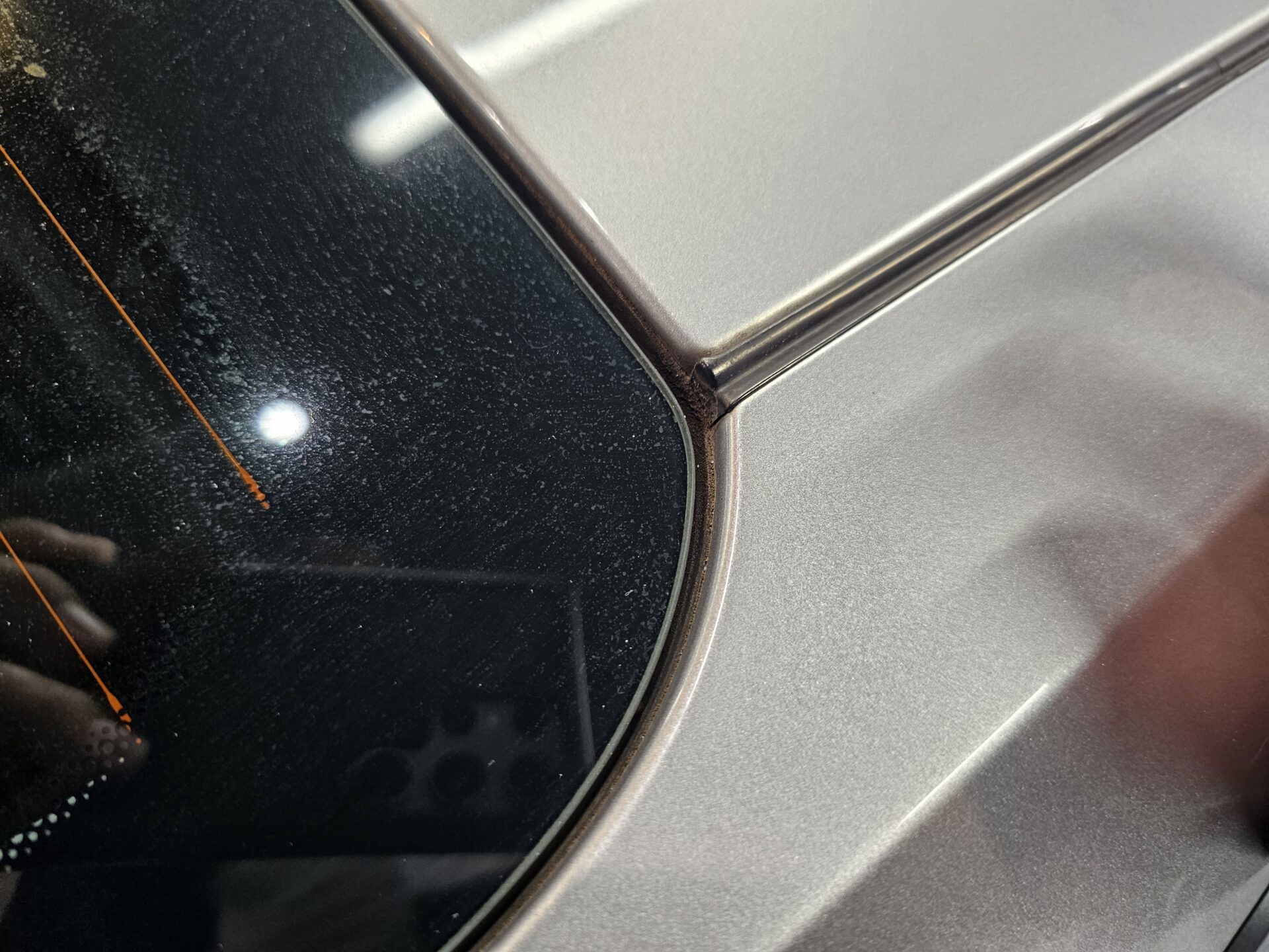 ポルシェ911GT3ツーリング(991) ゴムパッキン隙間汚れ