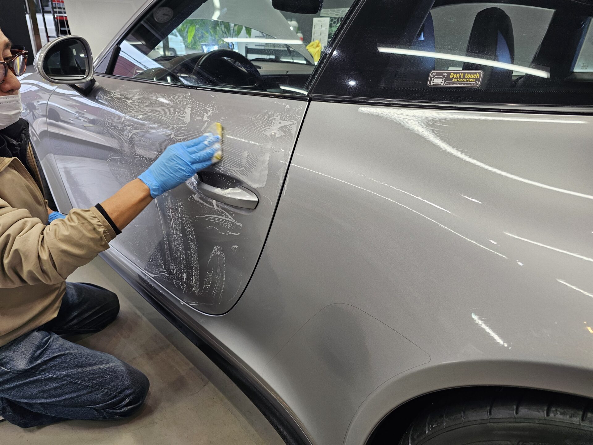 ポルシェ911GT3ツーリング(991) トラップ粘土作業