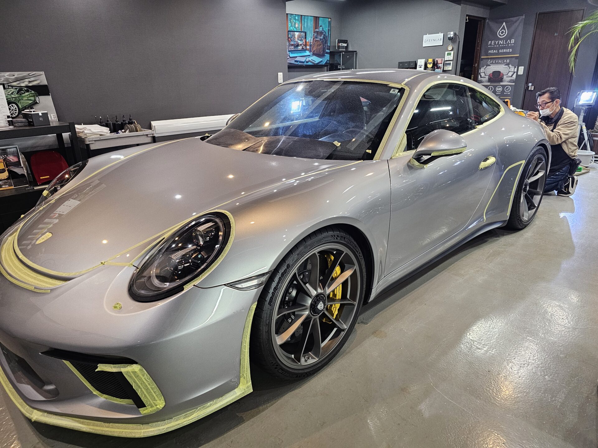 ポルシェ911GT3ツーリング(991) マスキング作業
