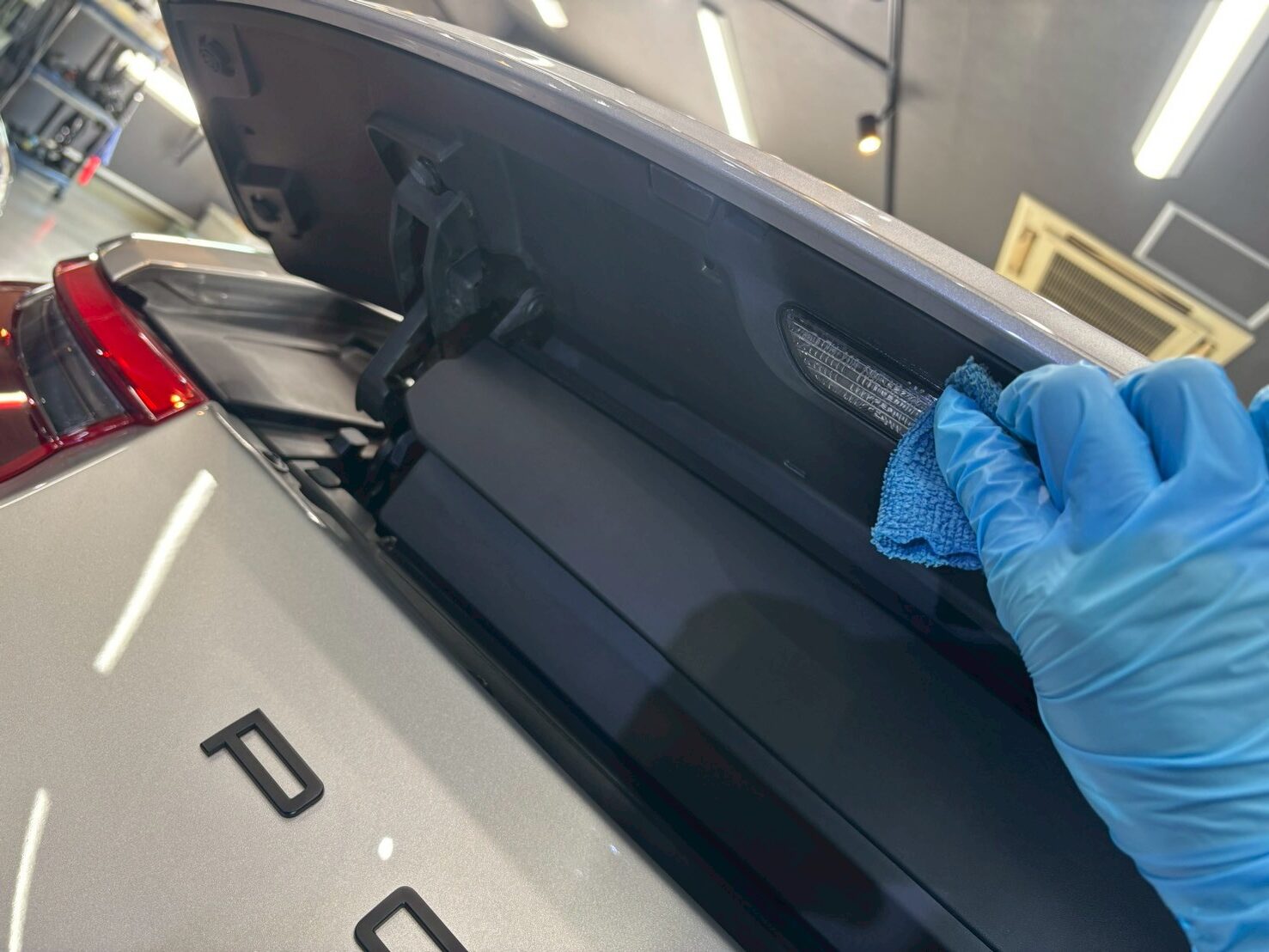 ポルシェ911GT3ツーリング(991) リアスポイラー裏コーティング