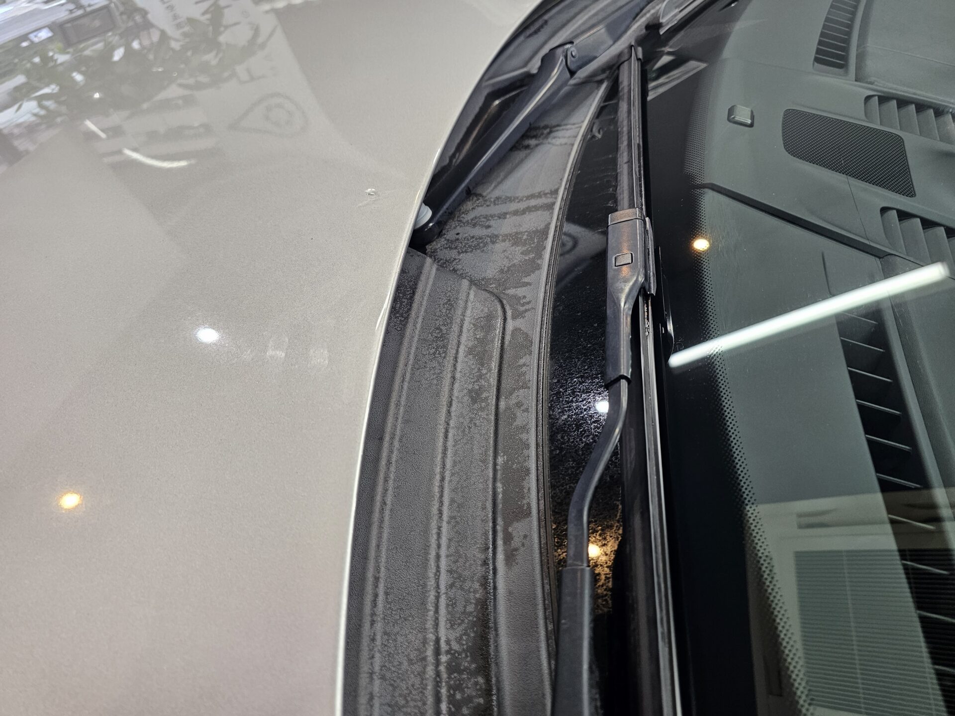 ポルシェ911GT3ツーリング(991) ワイパーカウル白化