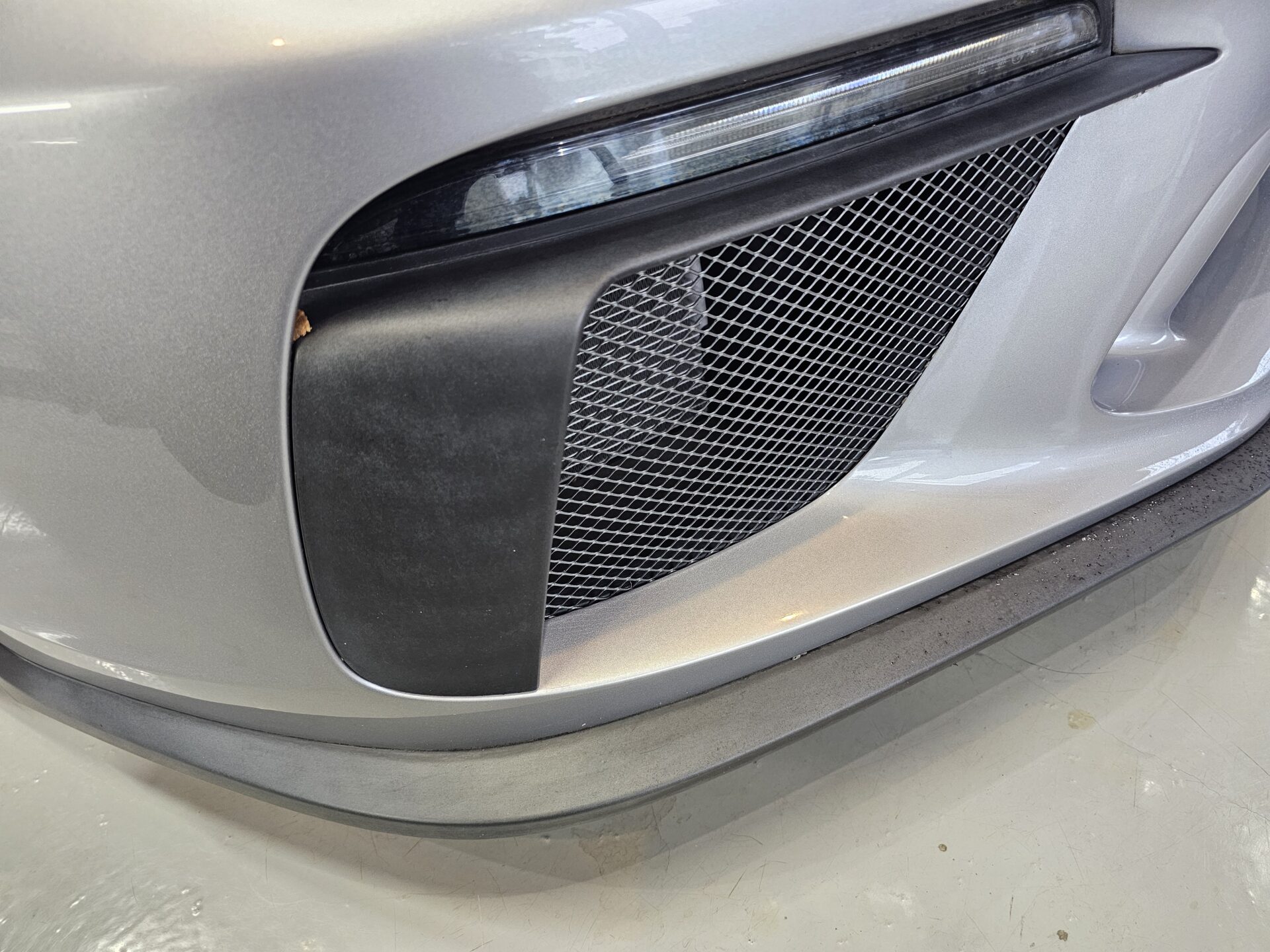 ポルシェ911GT3ツーリング(991) 未塗装樹脂劣化