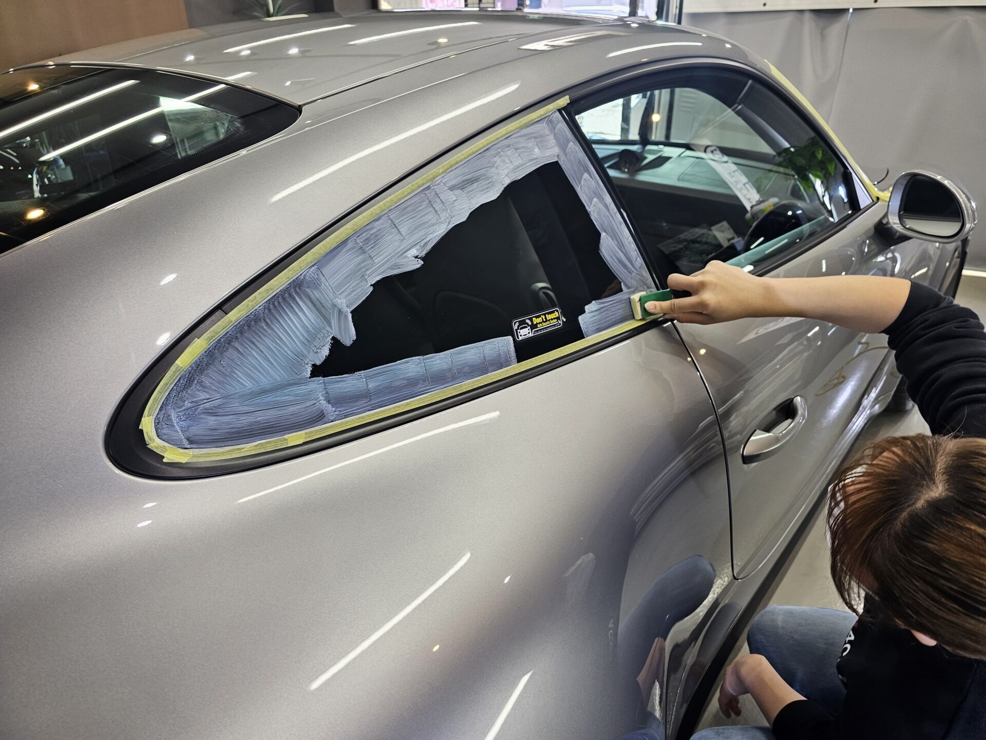 ポルシェ911GT3ツーリング(991) 窓ガラス下地処理