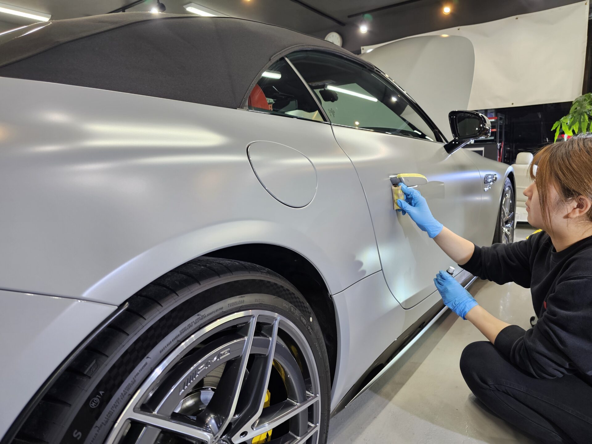 メルセデスベンツAMG SL43 アルペングレー コーティング施工風景