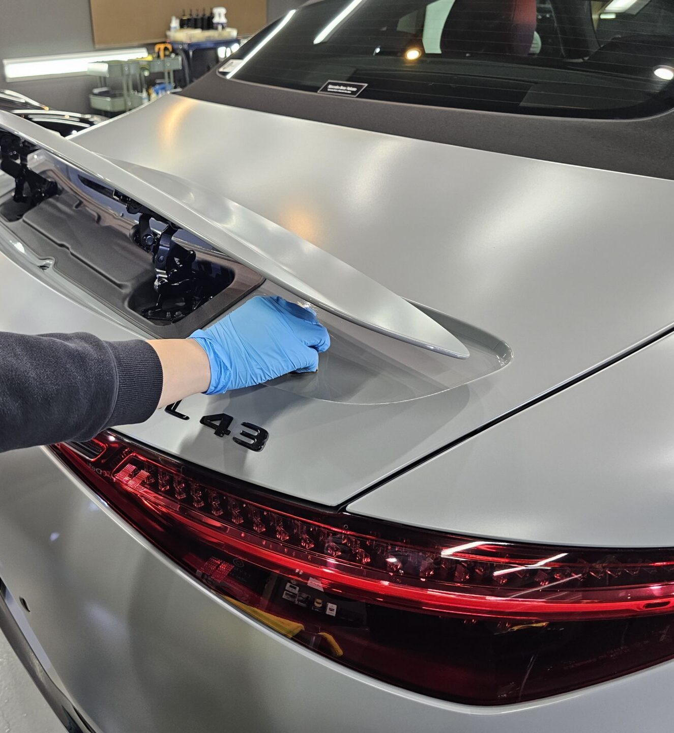 メルセデスベンツAMG SL43 アルペングレー スポイラー裏まで丁寧にコーティング