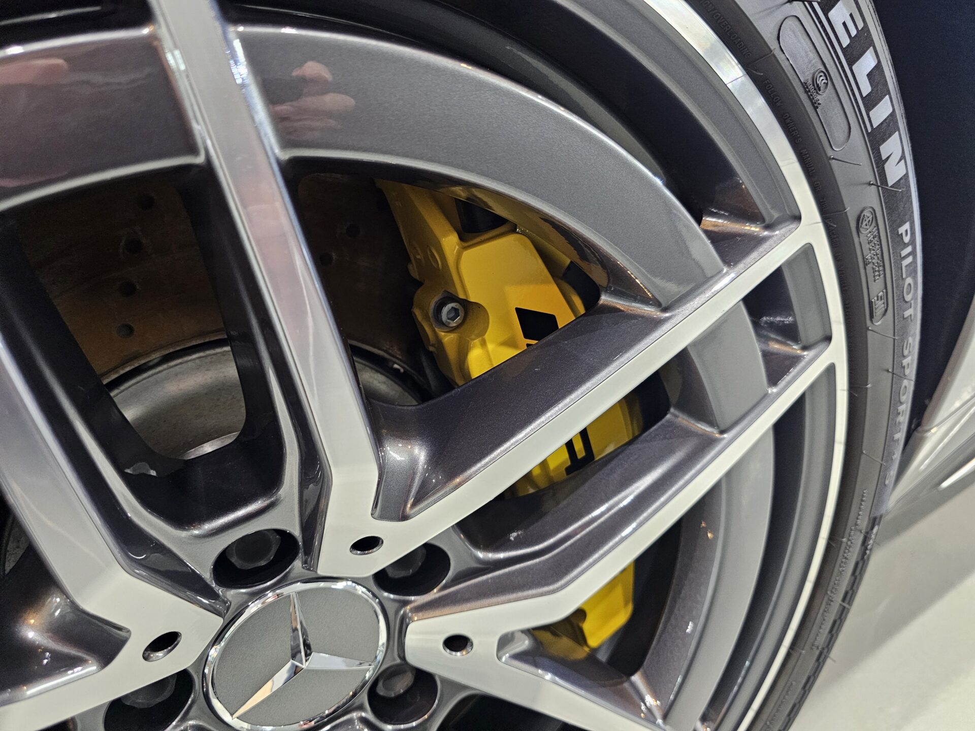 メルセデスベンツAMG SL43 アルペングレー ホイールノリ除去完了