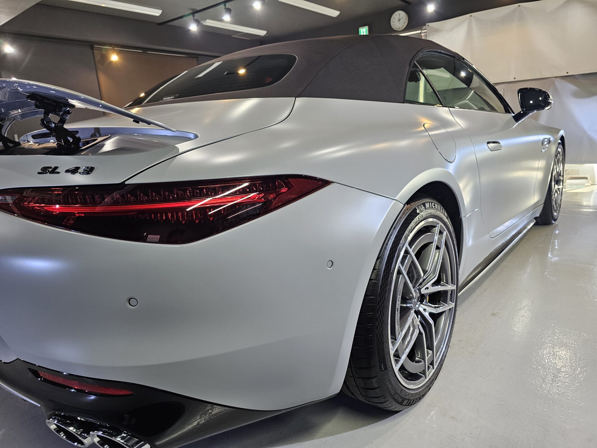 メルセデスベンツAMG SL43 アルペングレー マット塗装に見えるPPF