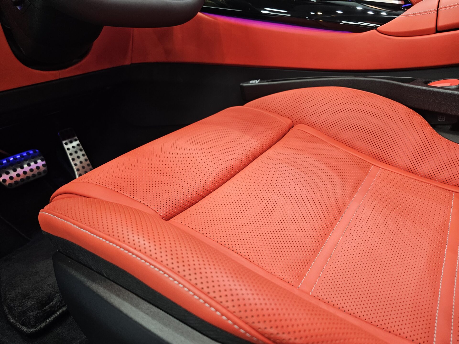 メルセデスベンツAMG SL43 アルペングレー レザーシート黒ずみ除去