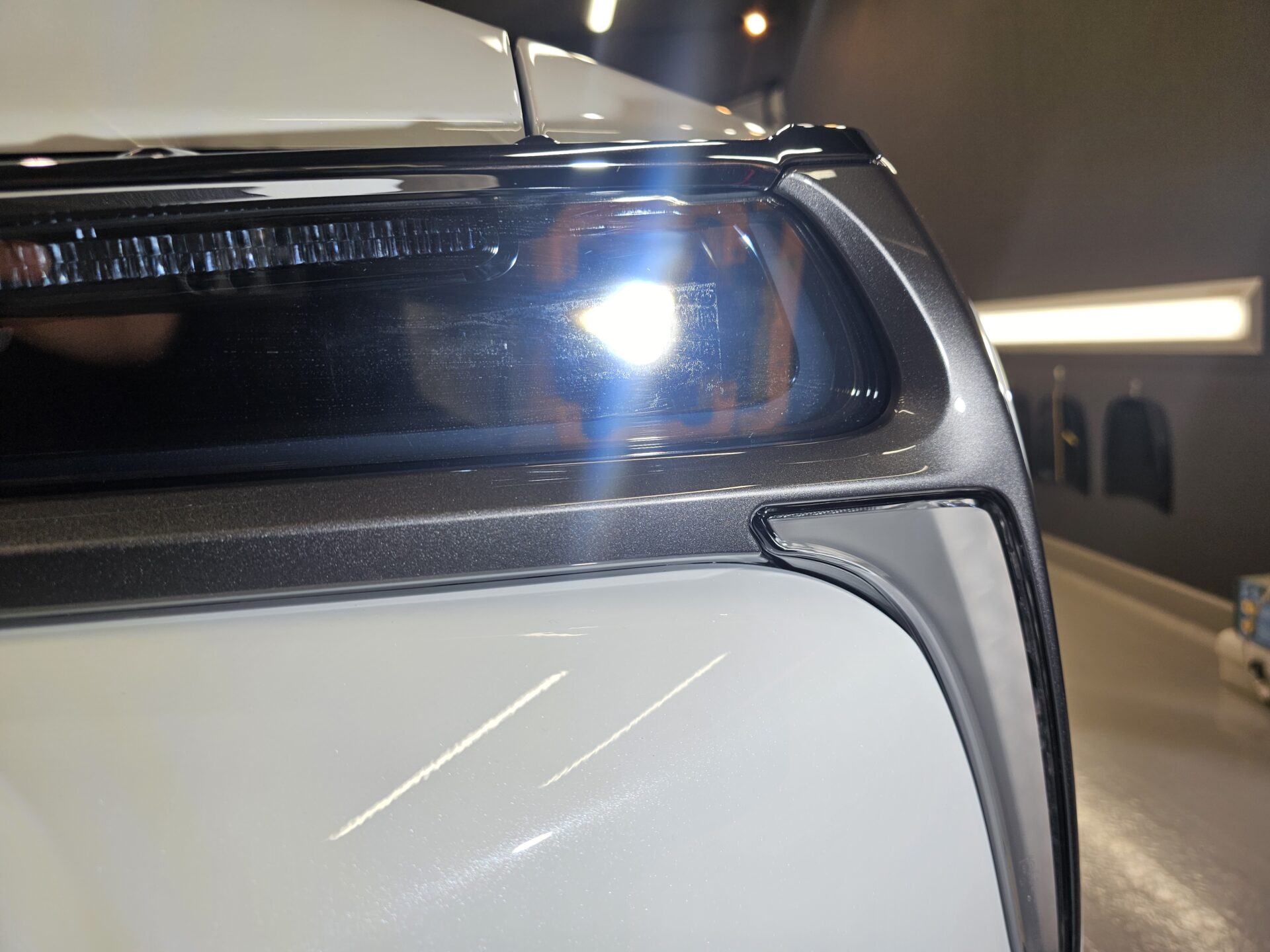 レクサスLC500クーペ テールレンズシール跡