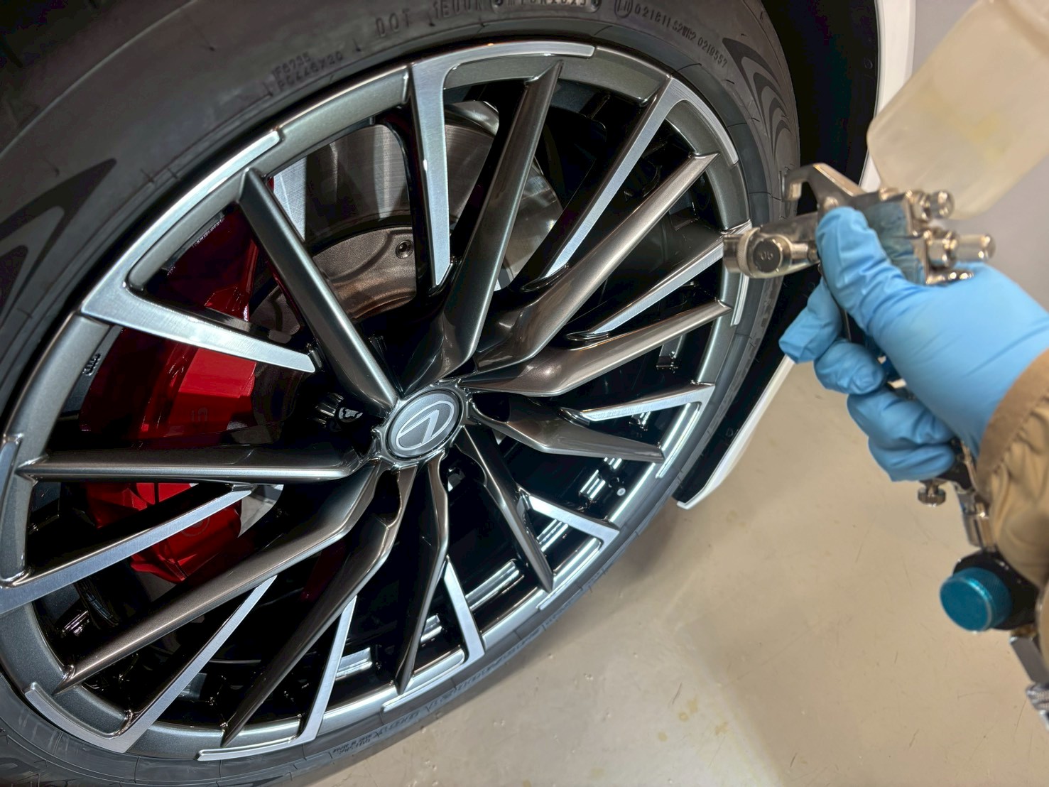 レクサスLC500クーペ ホイールコーティング吹付