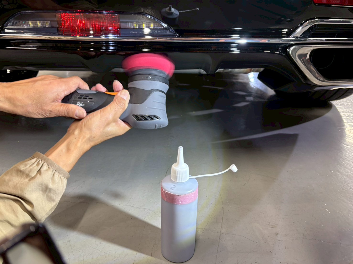 レクサスLC500クーペ 細部まで磨き