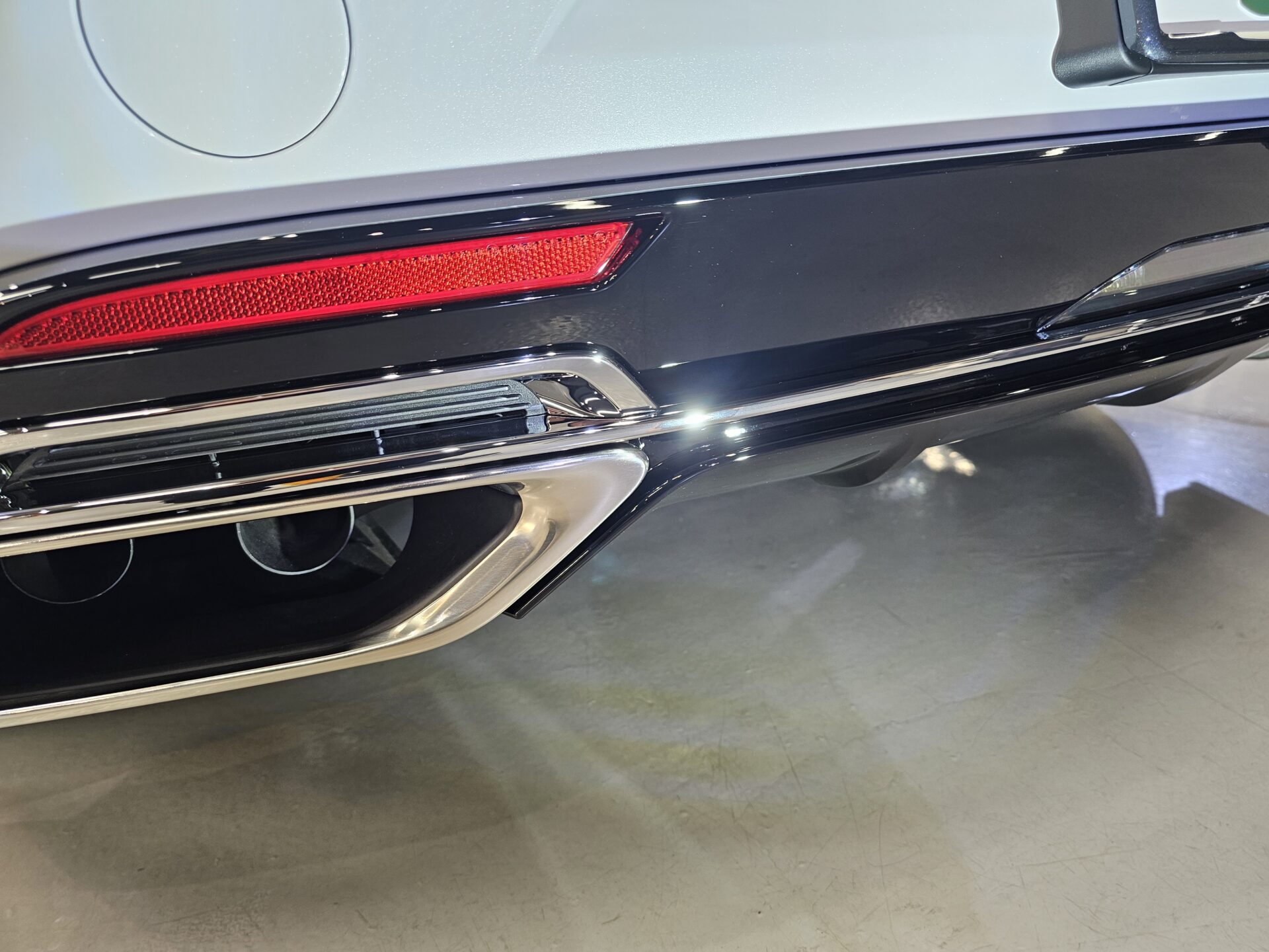 レクサスLC500コンバーチブル最終モデル リアディフューザー仕上がり