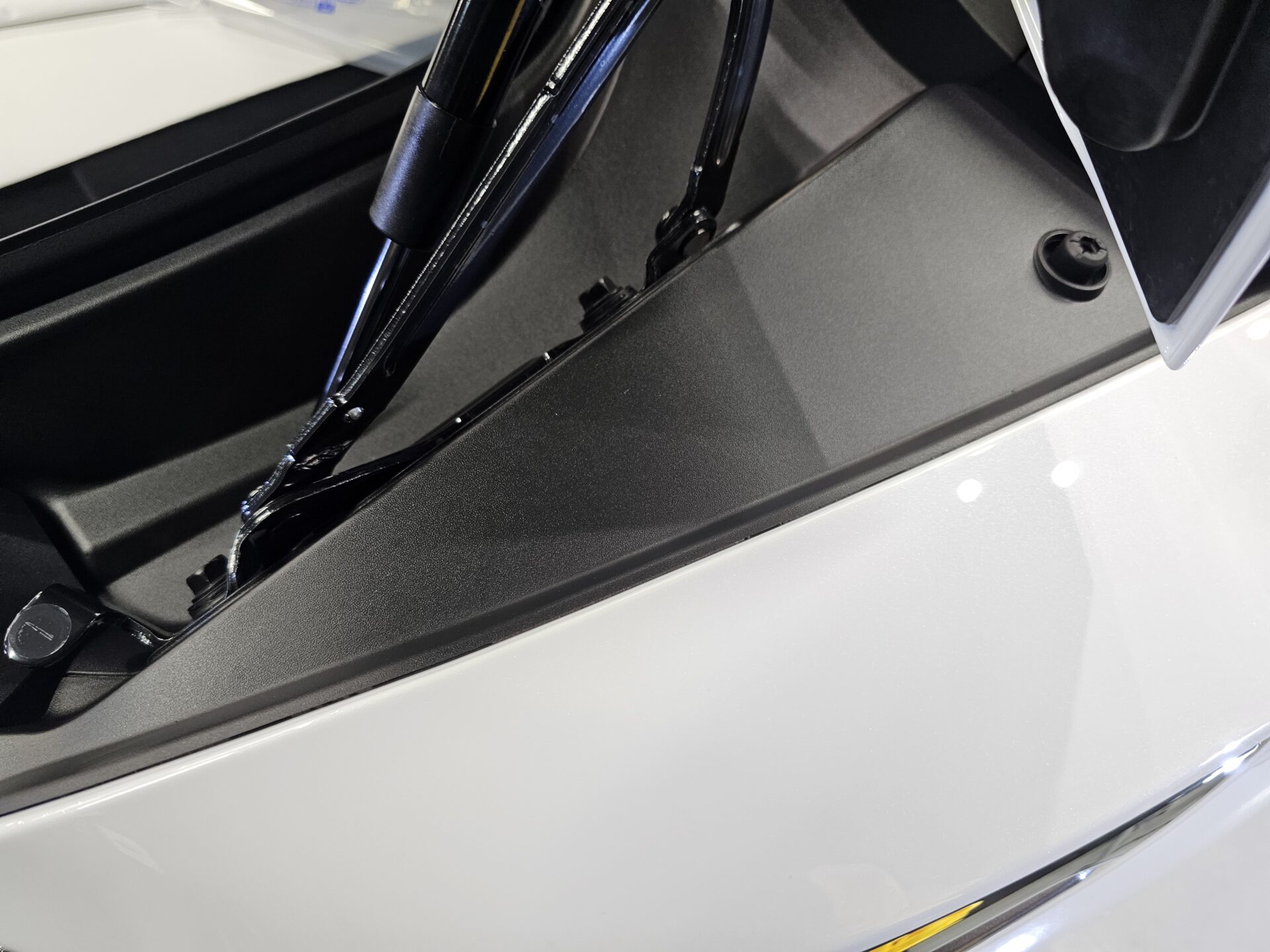 レクサスLC500コンバーチブル最終モデル 開口部シミ除去