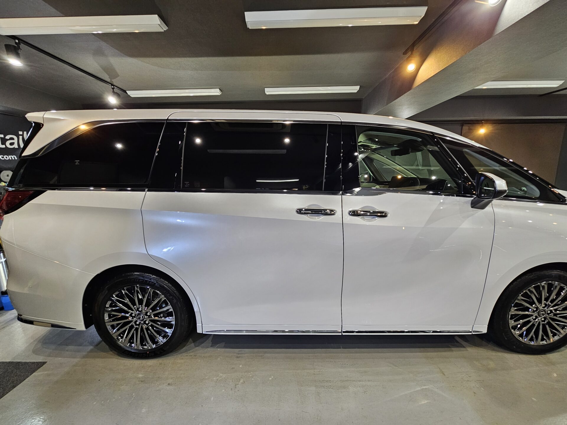 レクサスLM500hバージョンL GTECHNIQセラミックボディコーティング