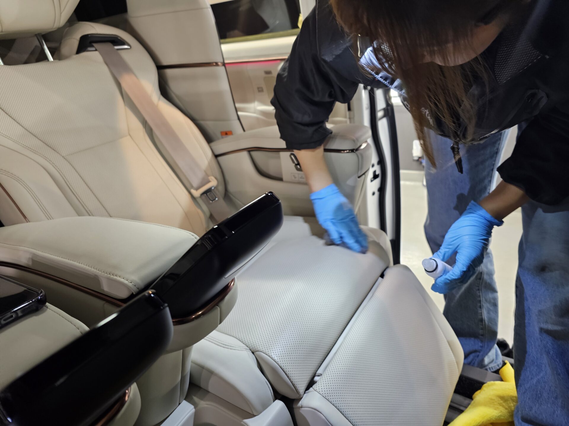 レクサスLM500hバージョンL キャプテンレザーシートコーティング