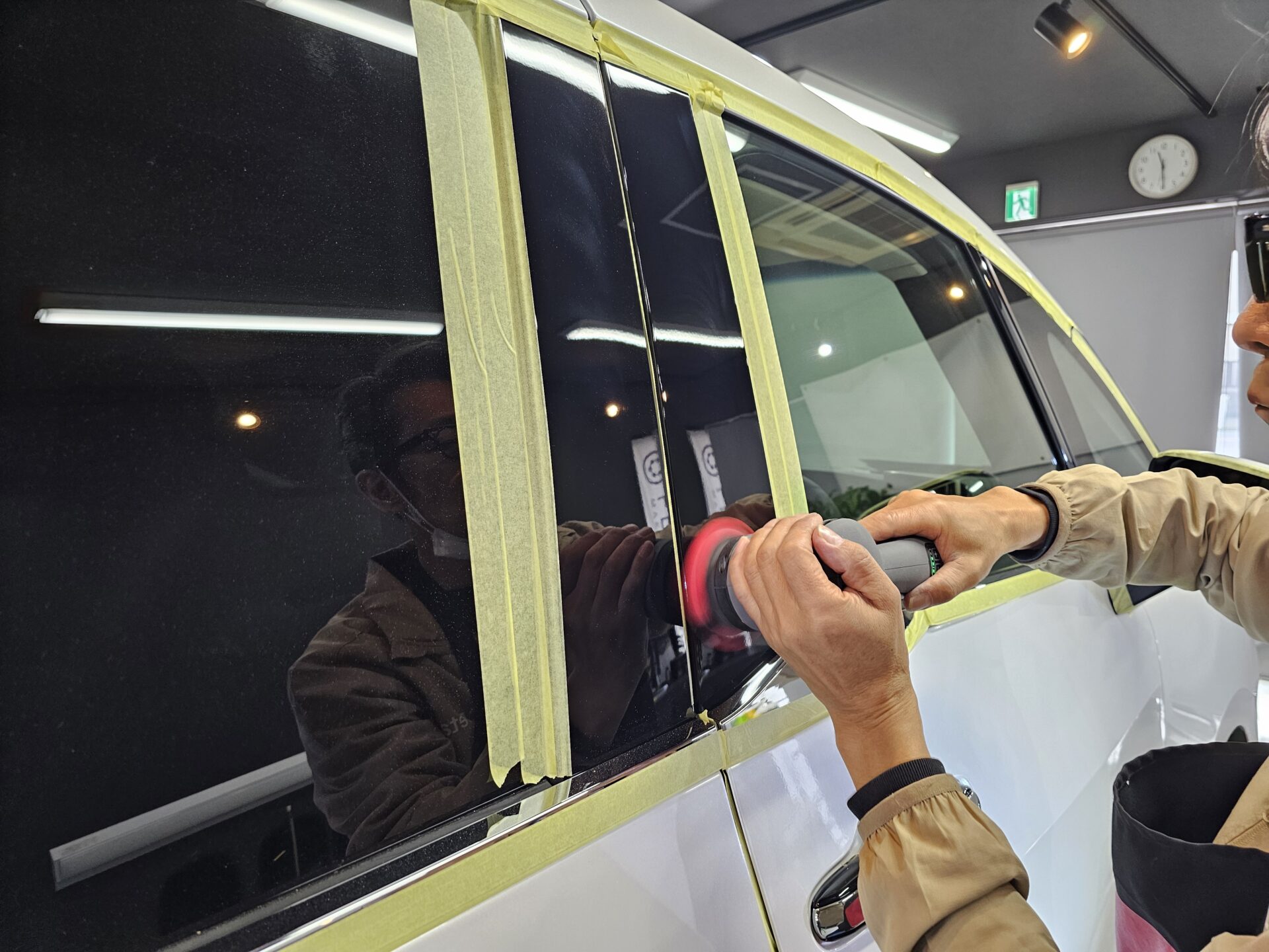 レクサスLM500hバージョンL ピアノブラック磨き