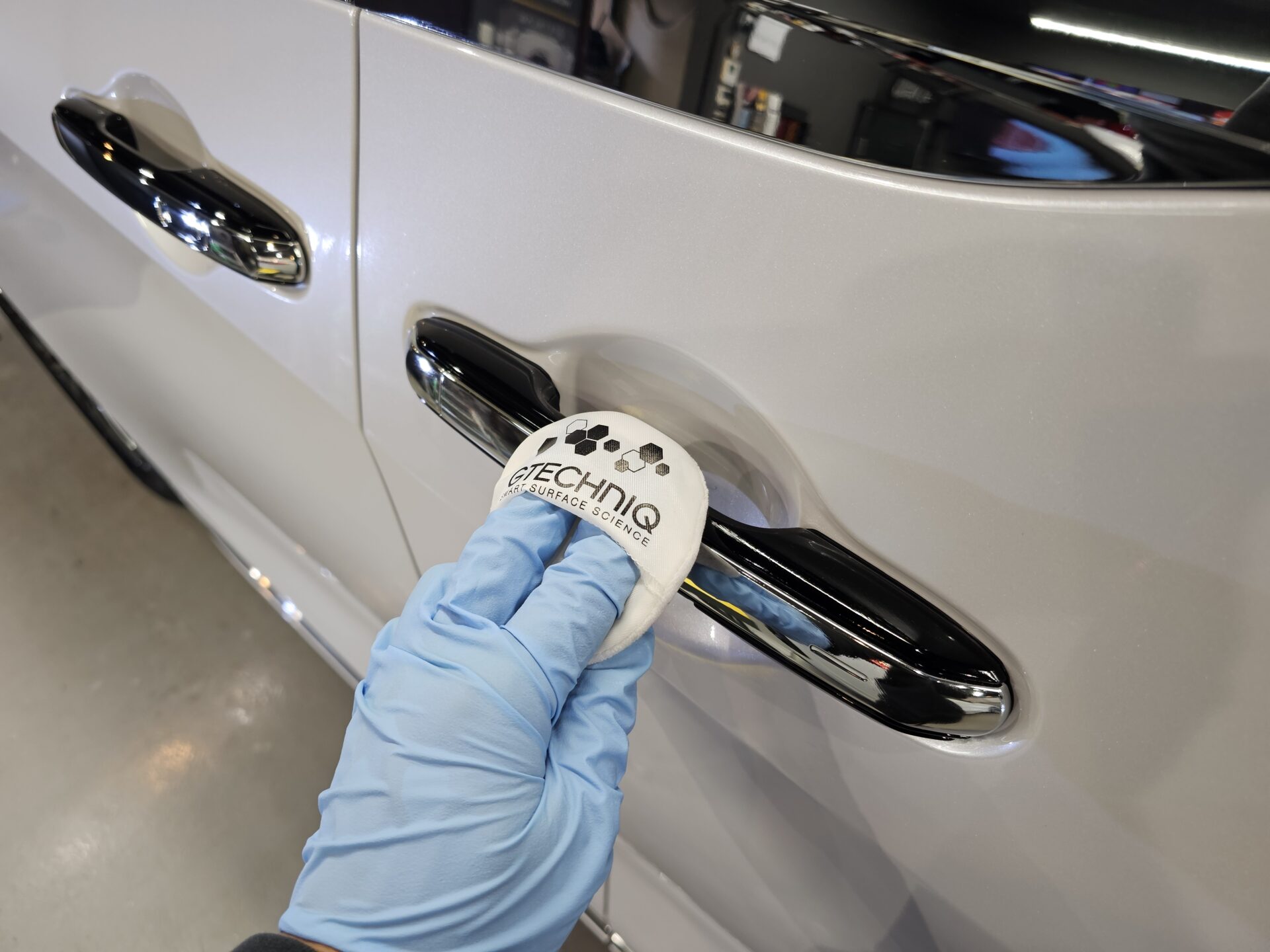 レクサスLM500hバージョンL 細部までコーティング