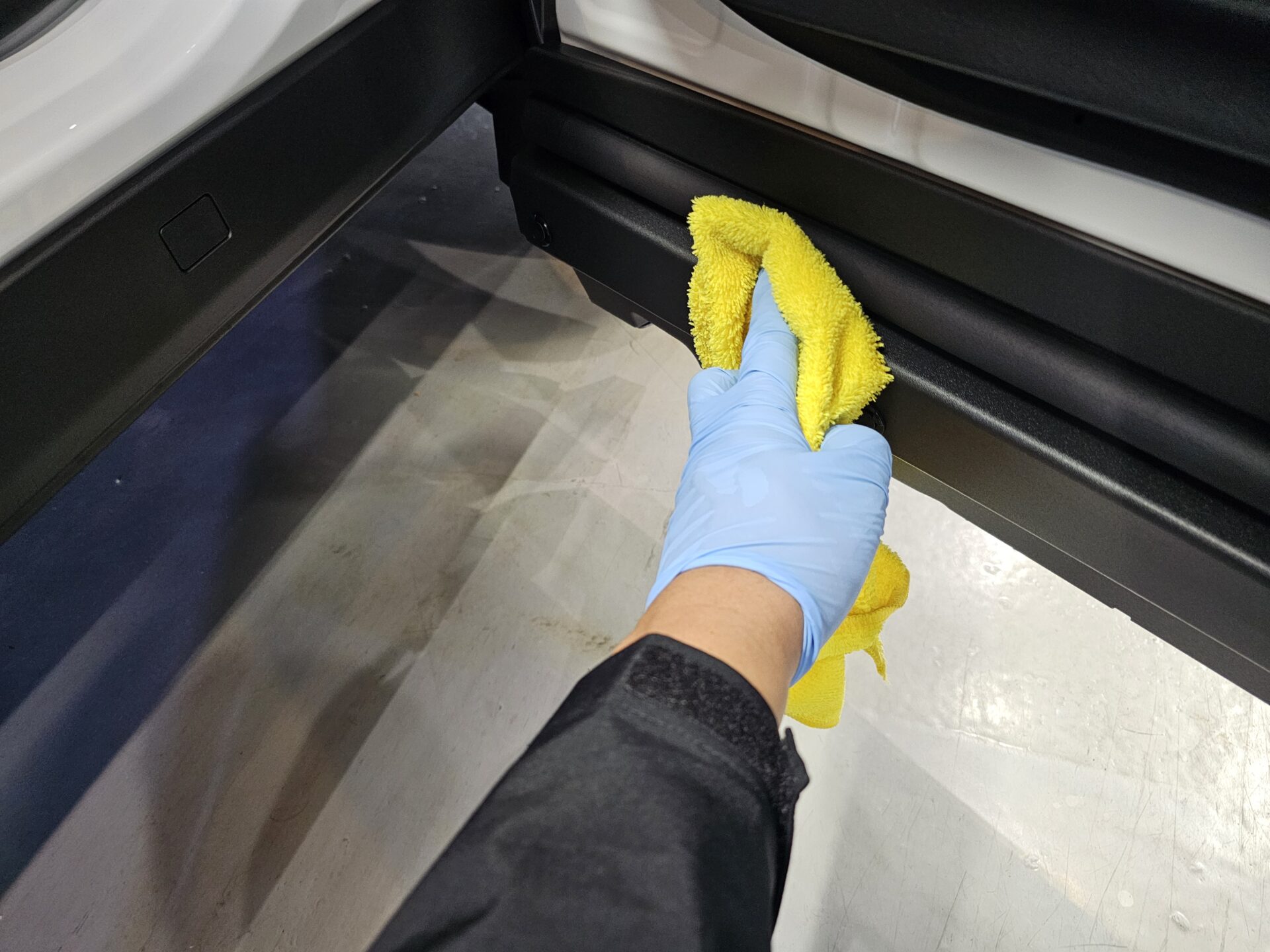 年次改良新型レクサスRX350 ドア内側清掃