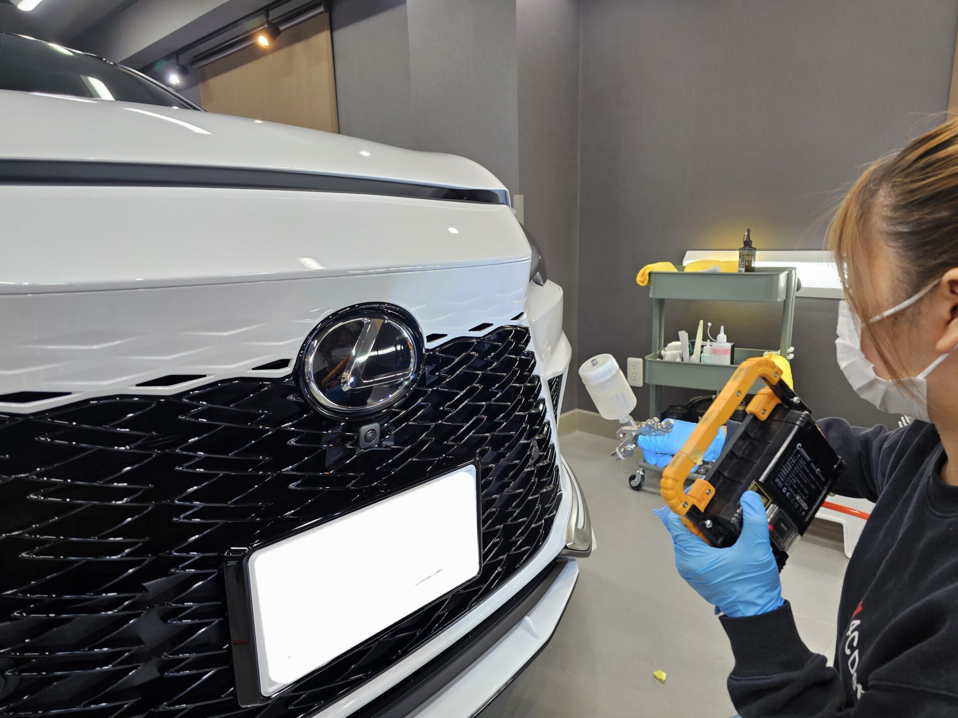 年次改良新型レクサスRX350 フロントグリルスプレーコーティング