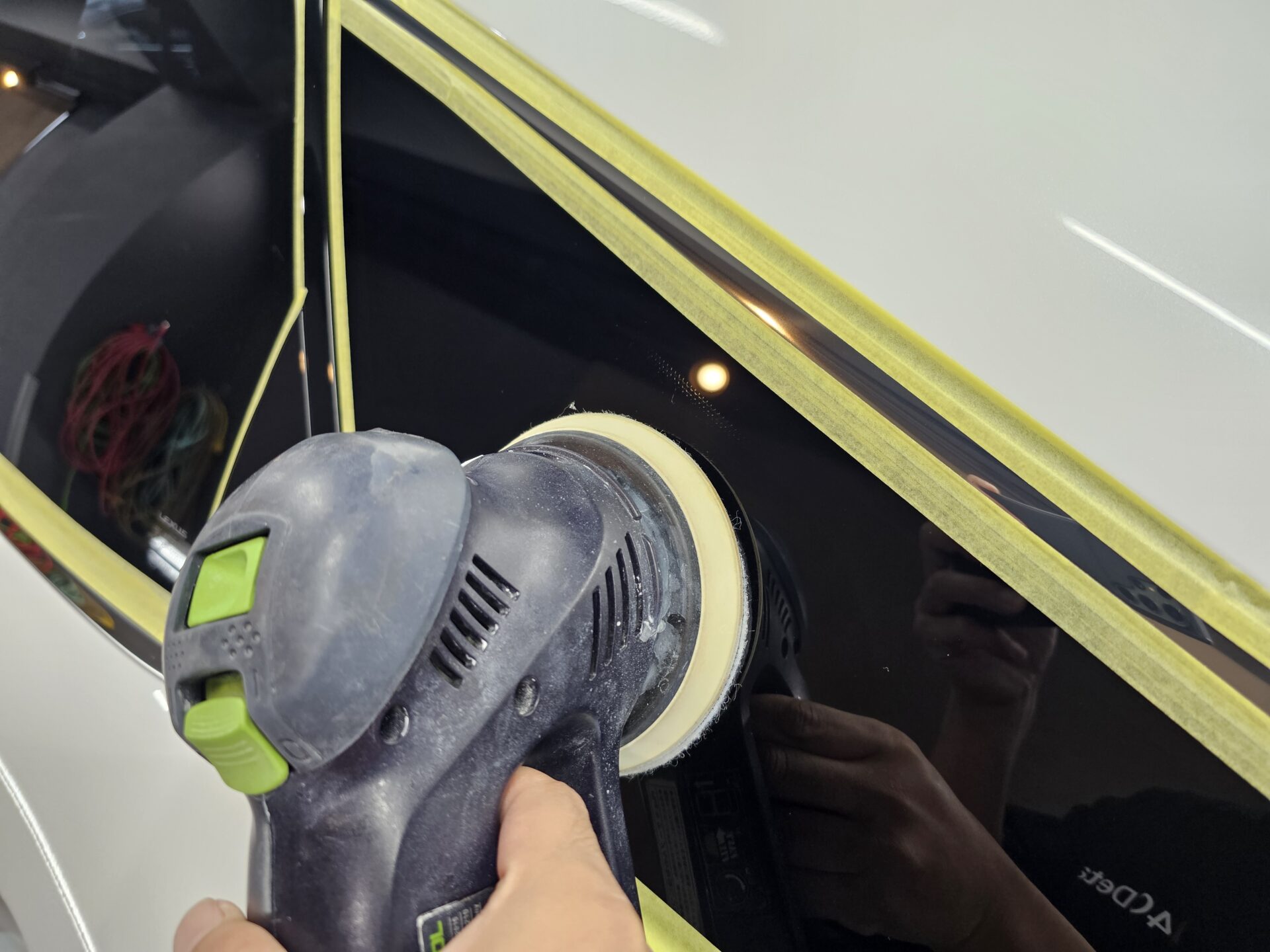 年次改良新型レクサスRX350 窓ガラス下地処理