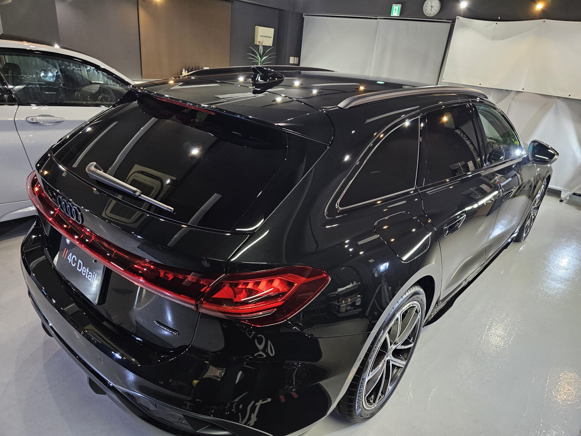 新型アウディA5アバント 新車 GTECHNIQクリスタルセラムBLACKセラミックコーティング