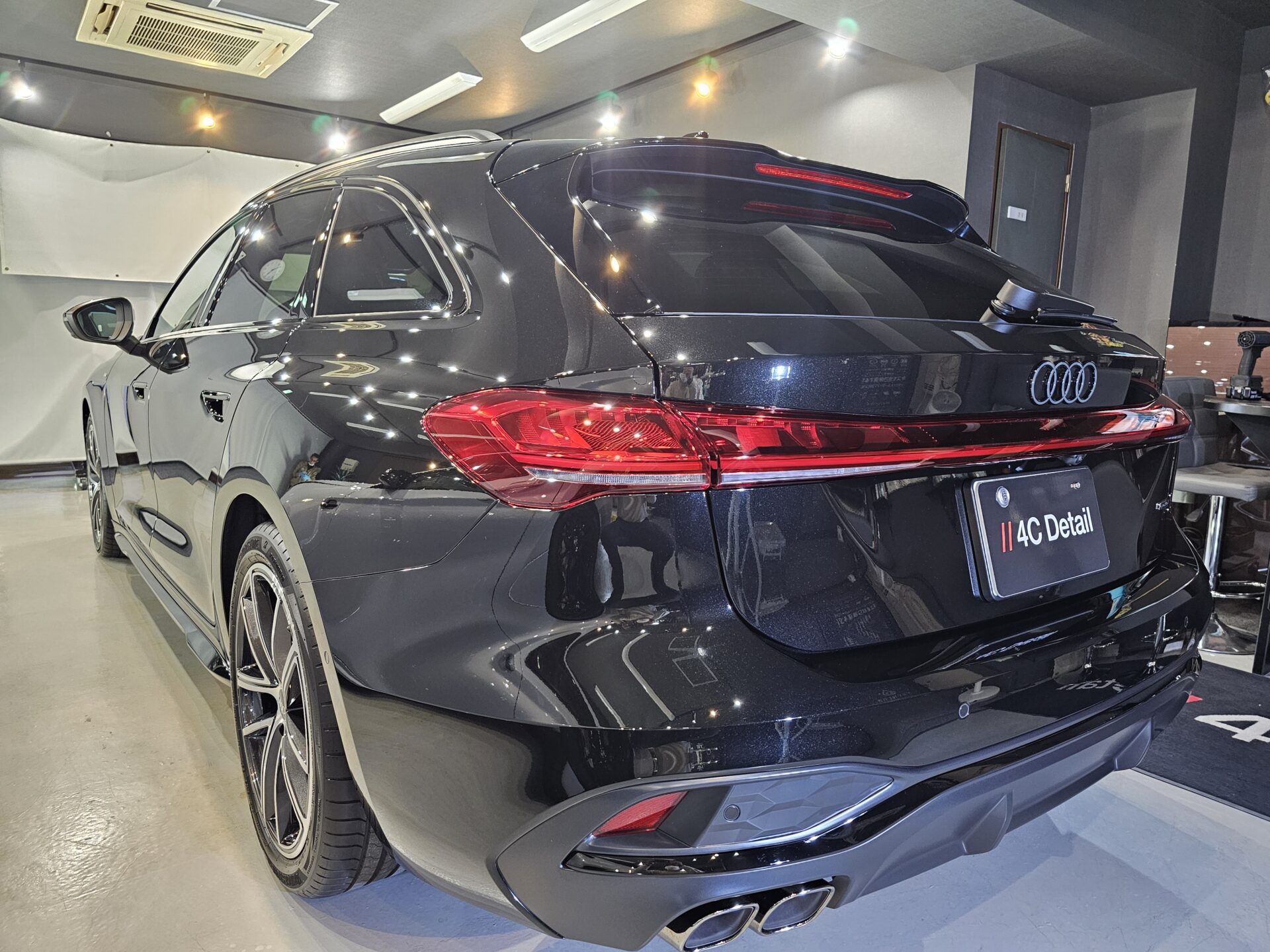 新型アウディA5アバント 新車 GTECHNIQクリスタルセラムブラック