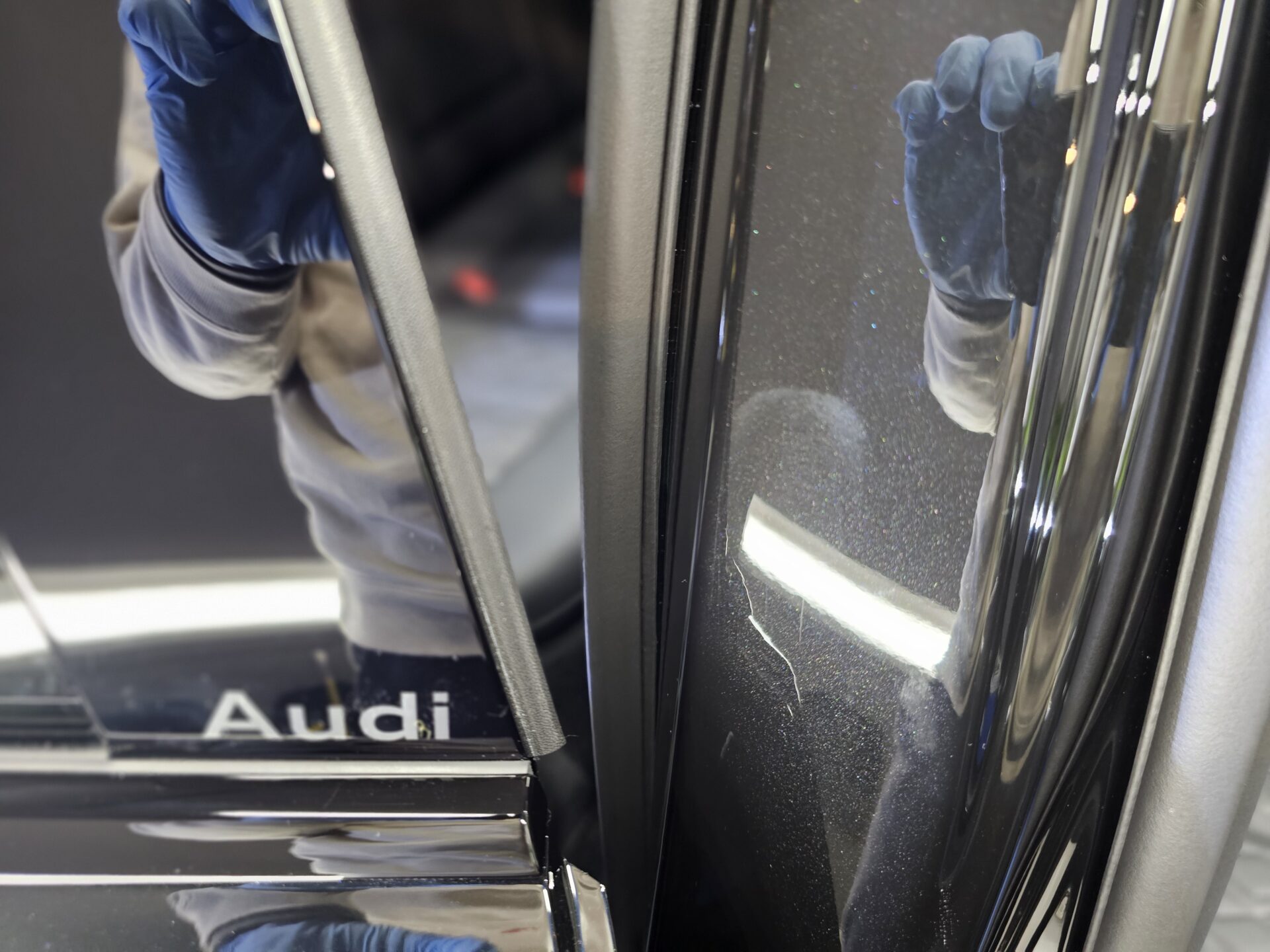 新型アウディA5アバント 新車 ドア内側薄傷