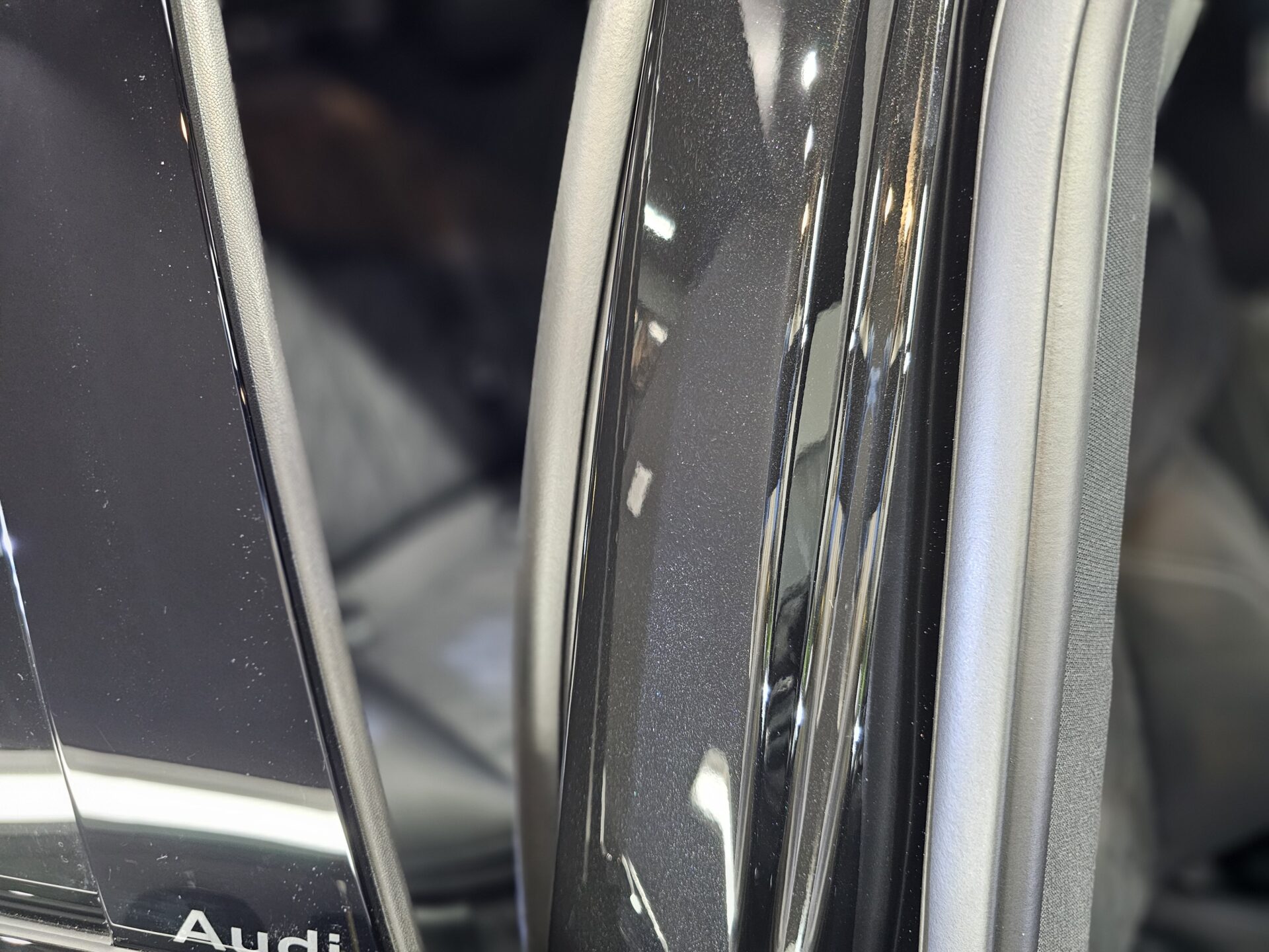 新型アウディA5アバント 新車 ドア内側薄傷除去