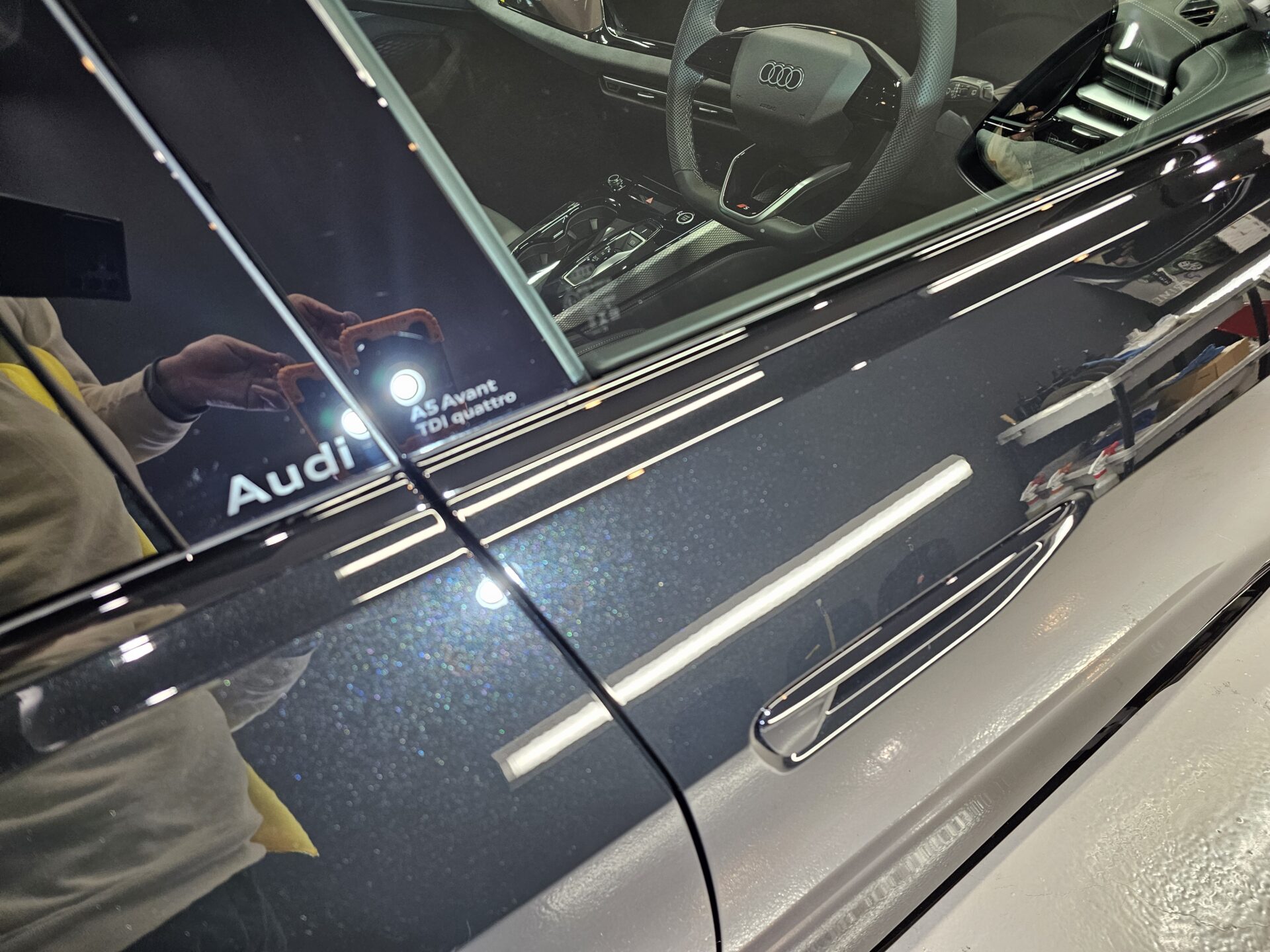 新型アウディA5アバント 新車 ピラー薄傷除去