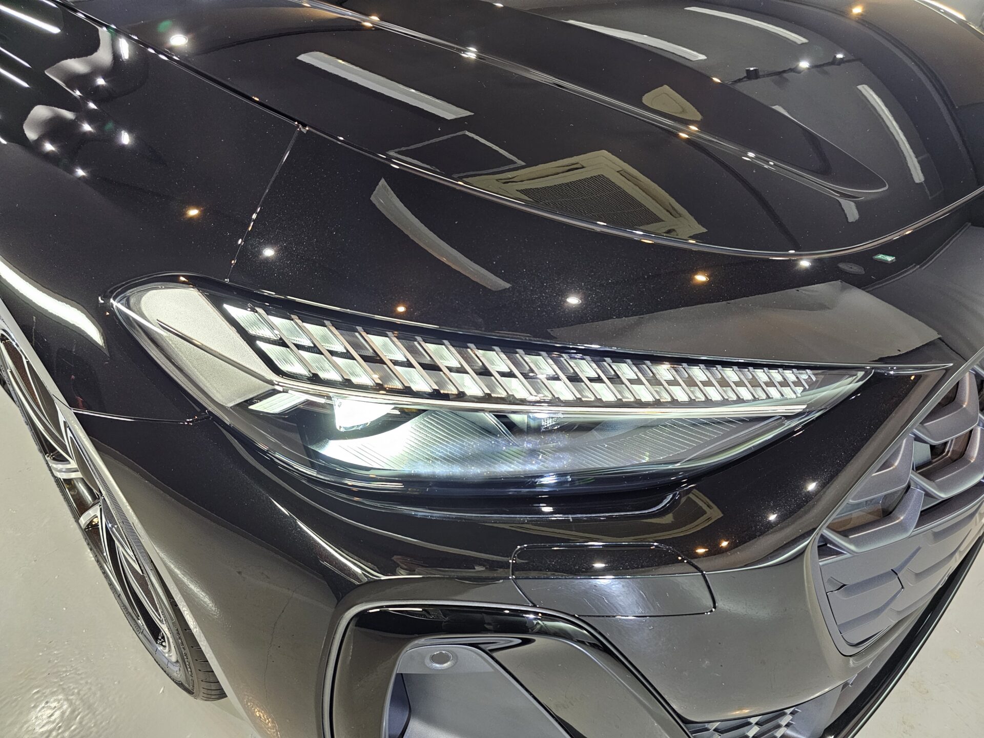 新型アウディA5アバント 新車 ライトが最先端