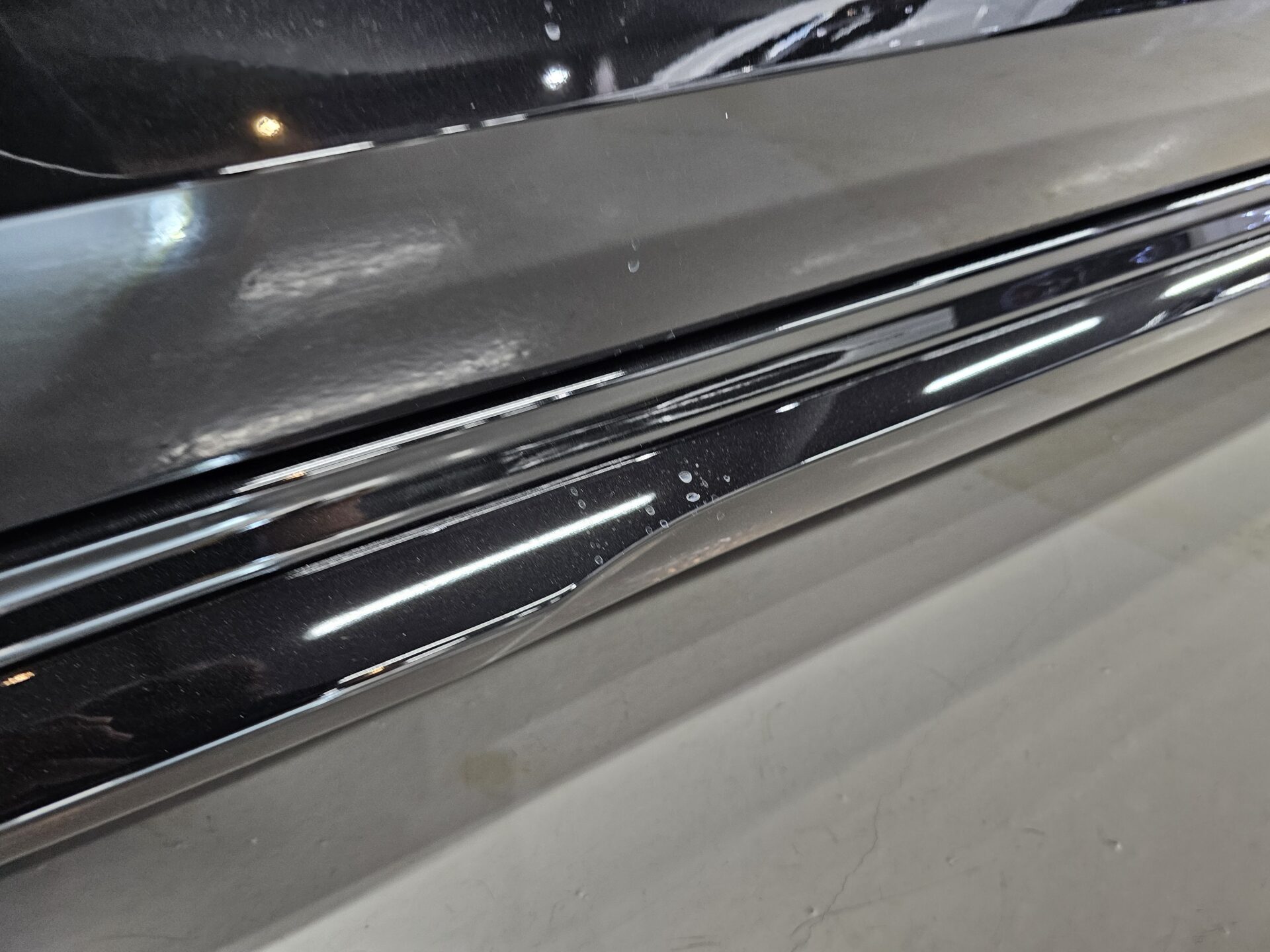 新型アウディA5アバント 新車 水シミ