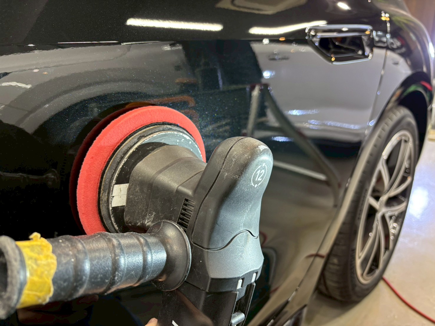 新型アウディA5アバント 新車 研磨 下地処理