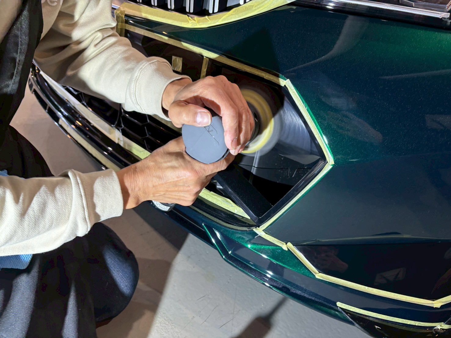 ALPINA B3GT アルピナ 新車 ピアノブラックパーツ磨き