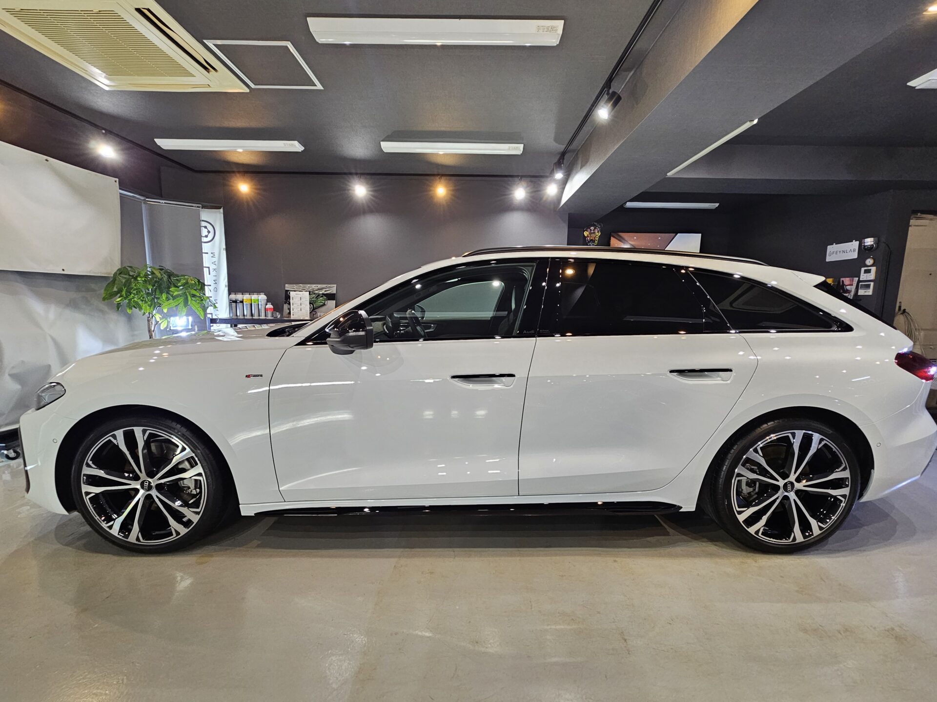 Audi A5Avant new GTECHNIQクリスタルセラムBLACKセラミックコーティング