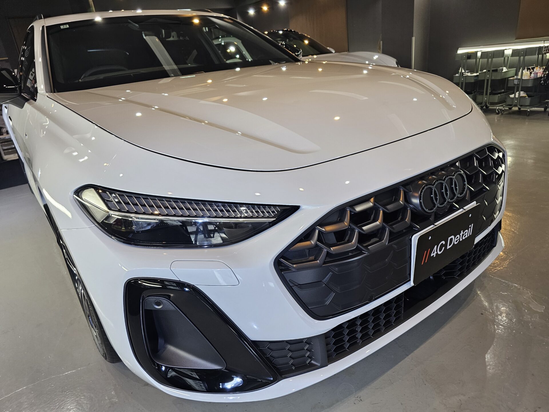 Audi A5Avant new GTECHNIQクリスタルセラムブラックコーティング