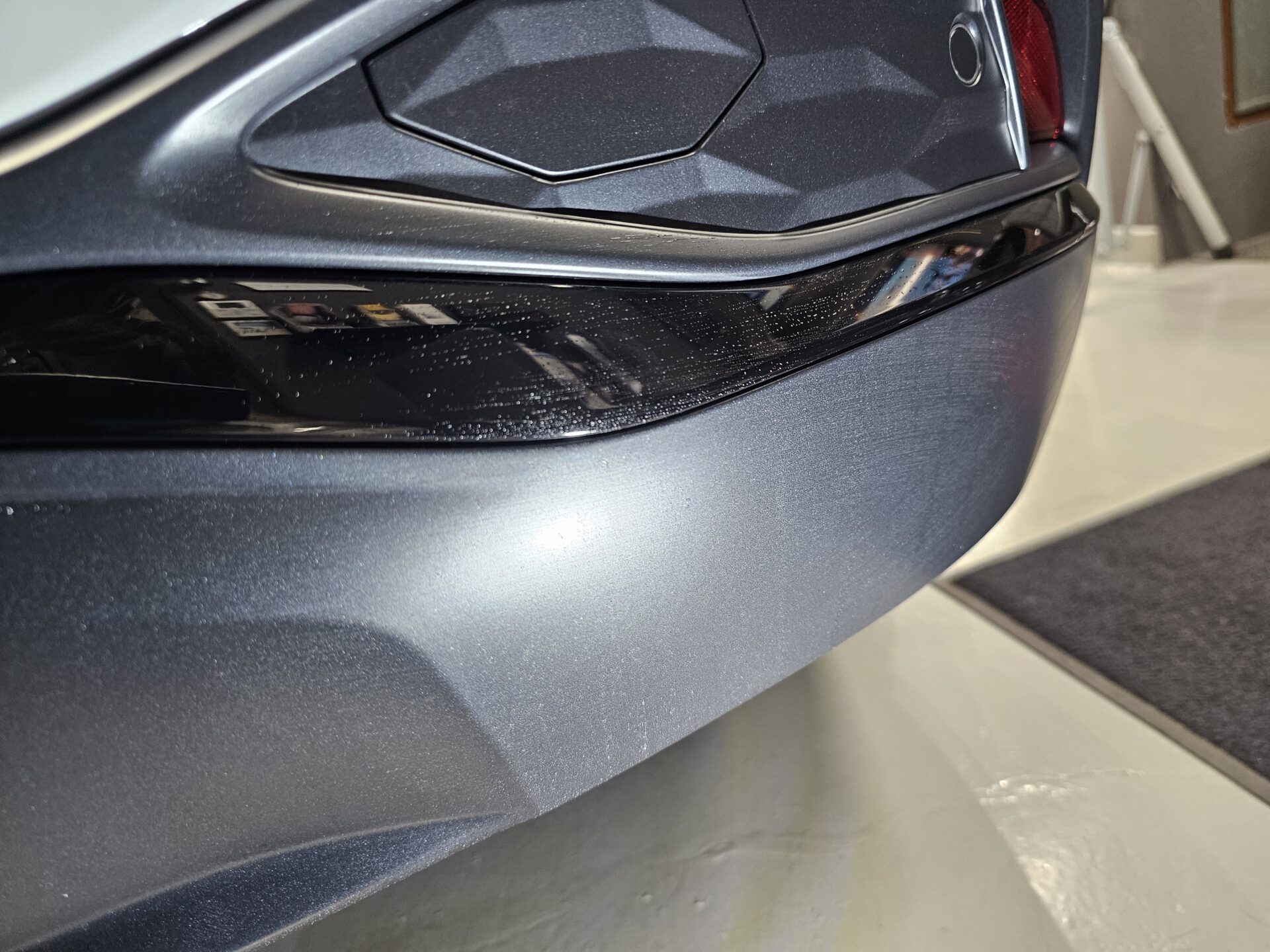 Audi A5Avant new 未塗装樹脂プラスチック シミ