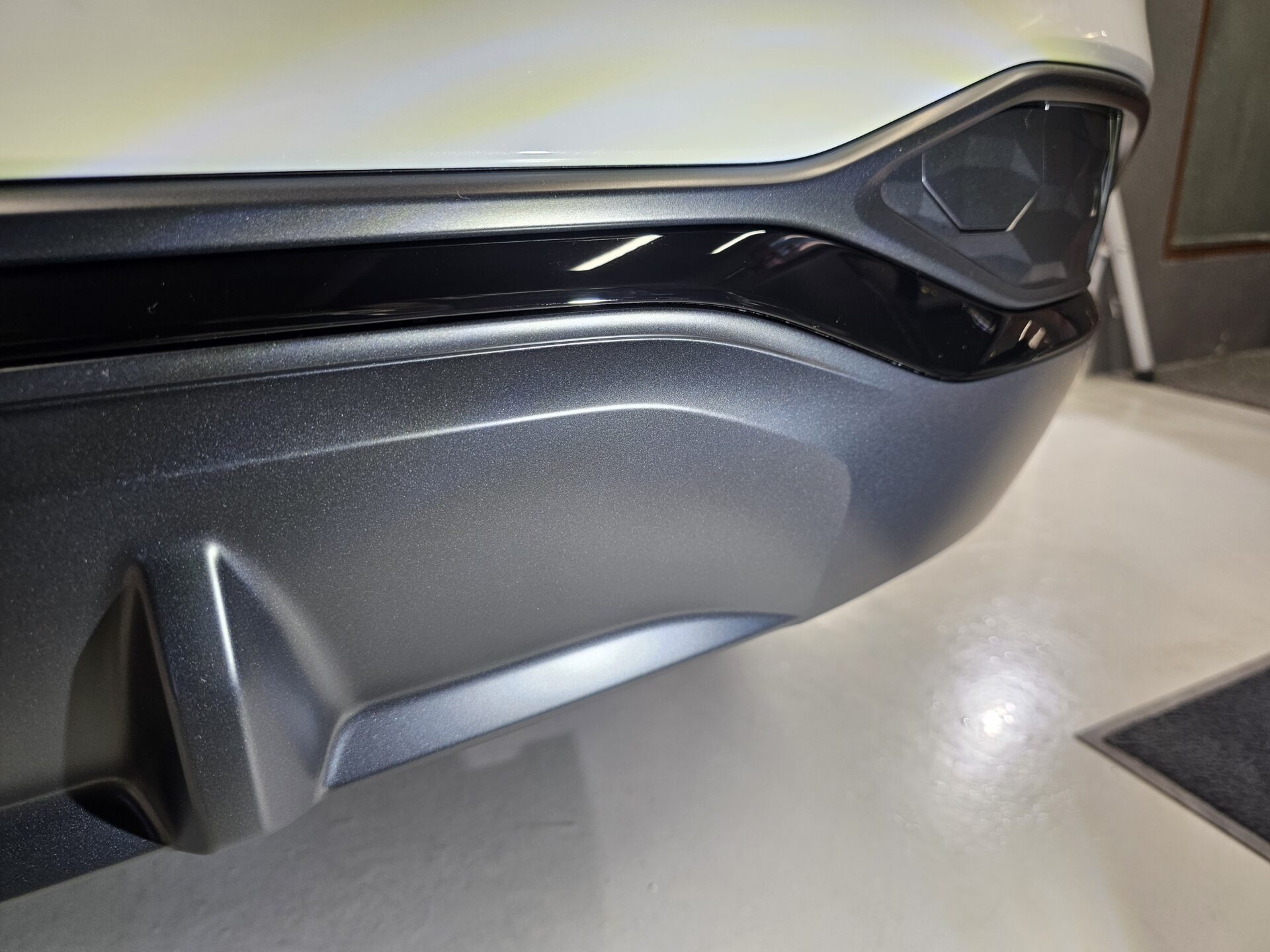 Audi A5Avant new 未塗装樹脂プラスチックシミ除去