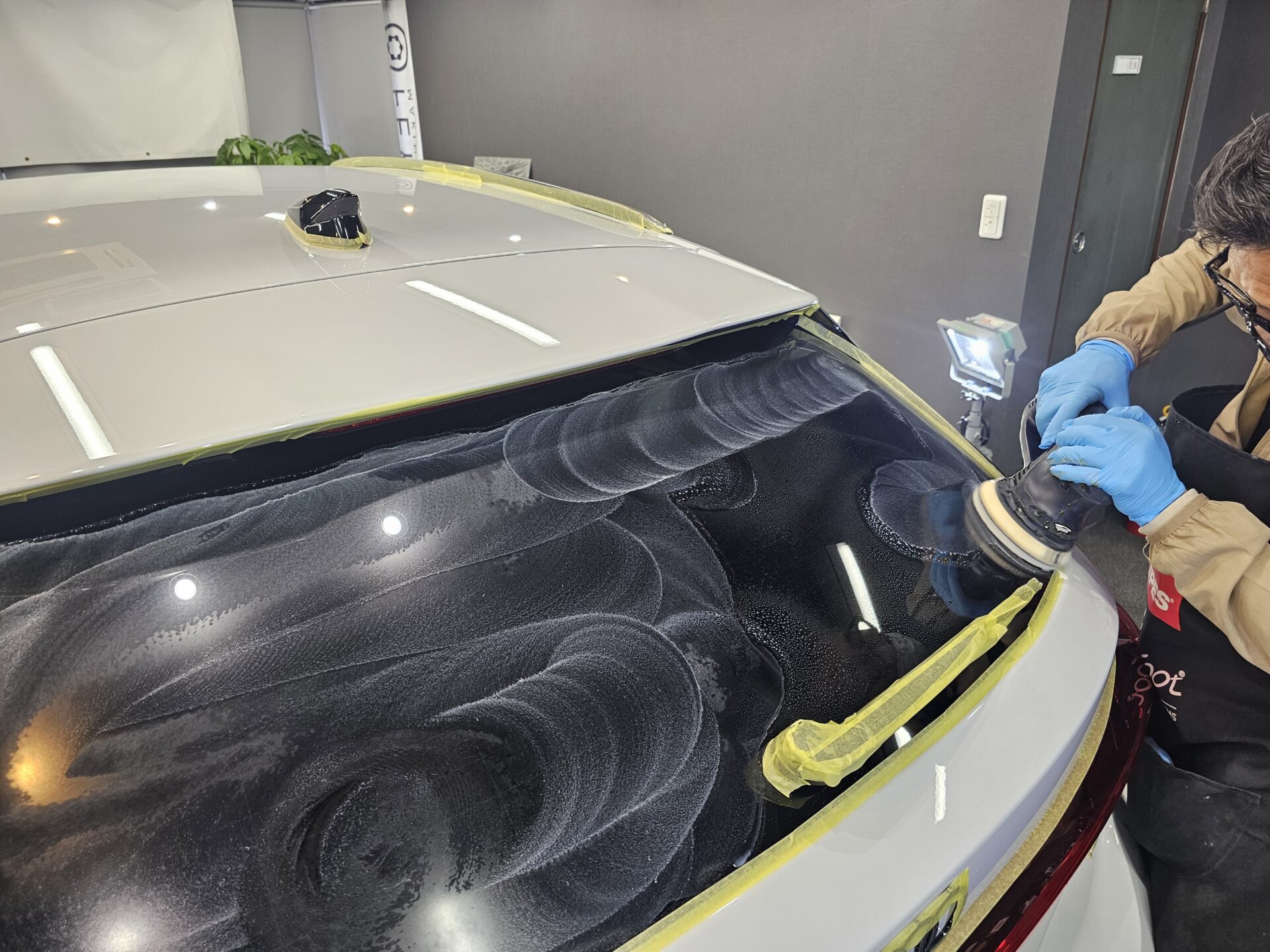 Audi A5Avant new 窓ガラス下地処理