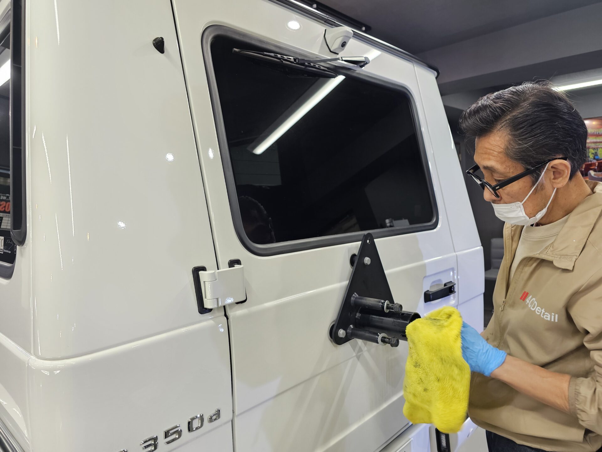 MB G350d(W463) 背面スペアタイヤ裏クリーニング