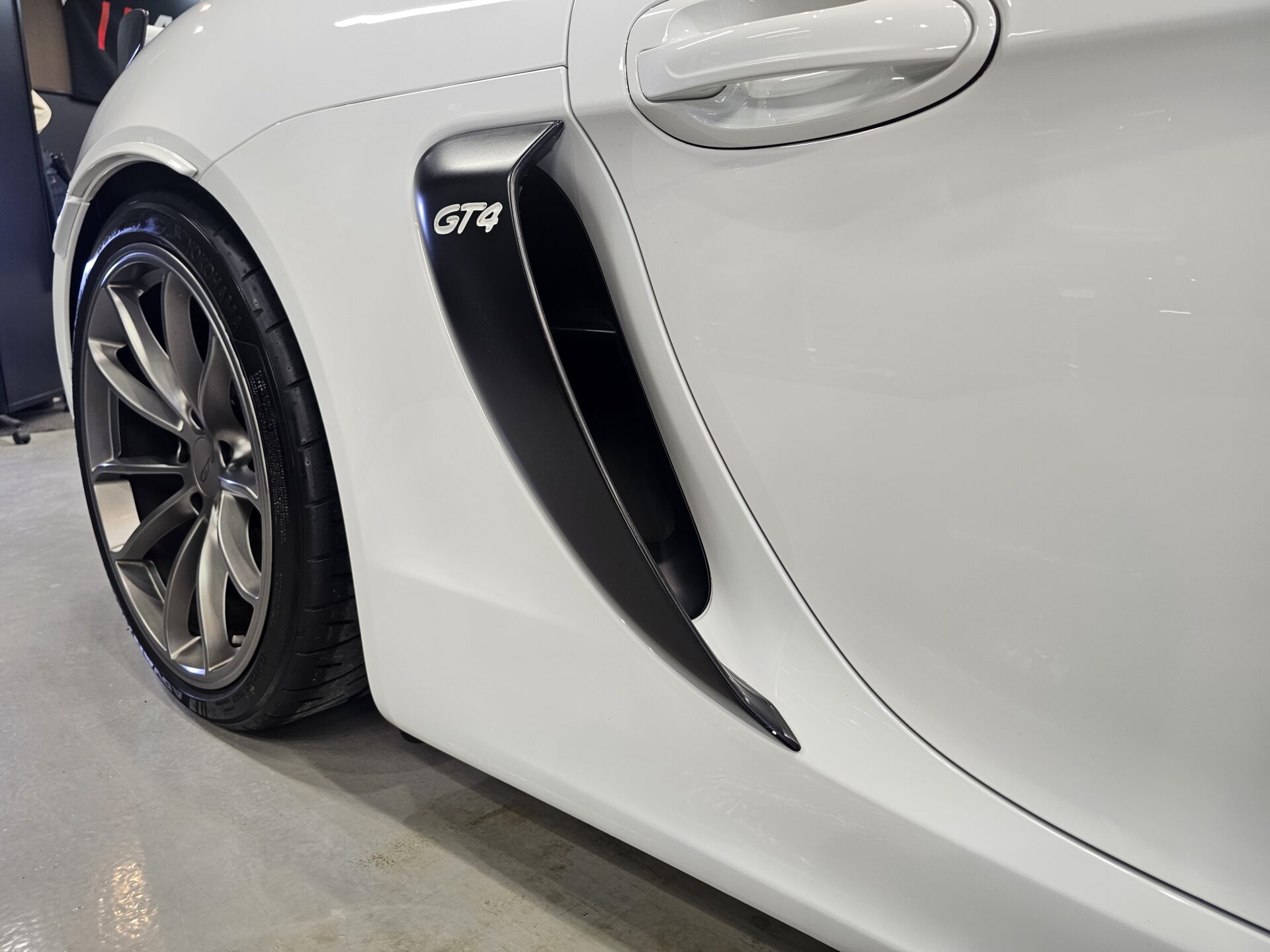 ポルシェ981ケイマンGT4 PPF セラミックコーティング切り替え