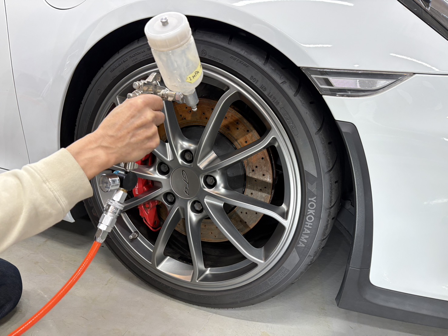 ポルシェ981ケイマンGT4 ホイールコーティング吹付施工