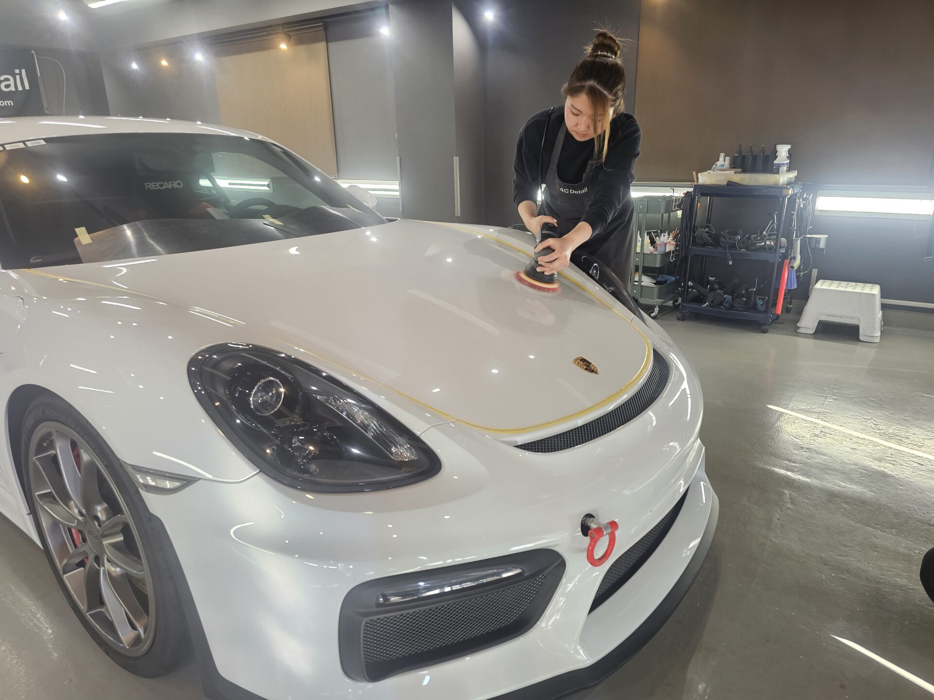 ポルシェ981ケイマンGT4 磨き