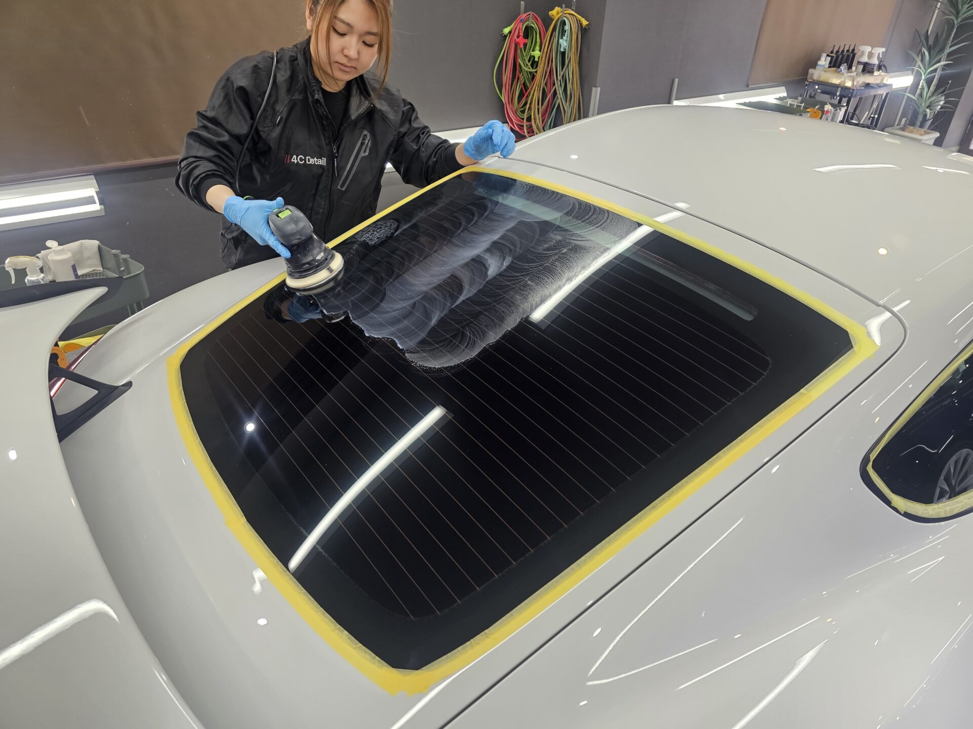 ポルシェ981ケイマンGT4 窓ガラス下地処理