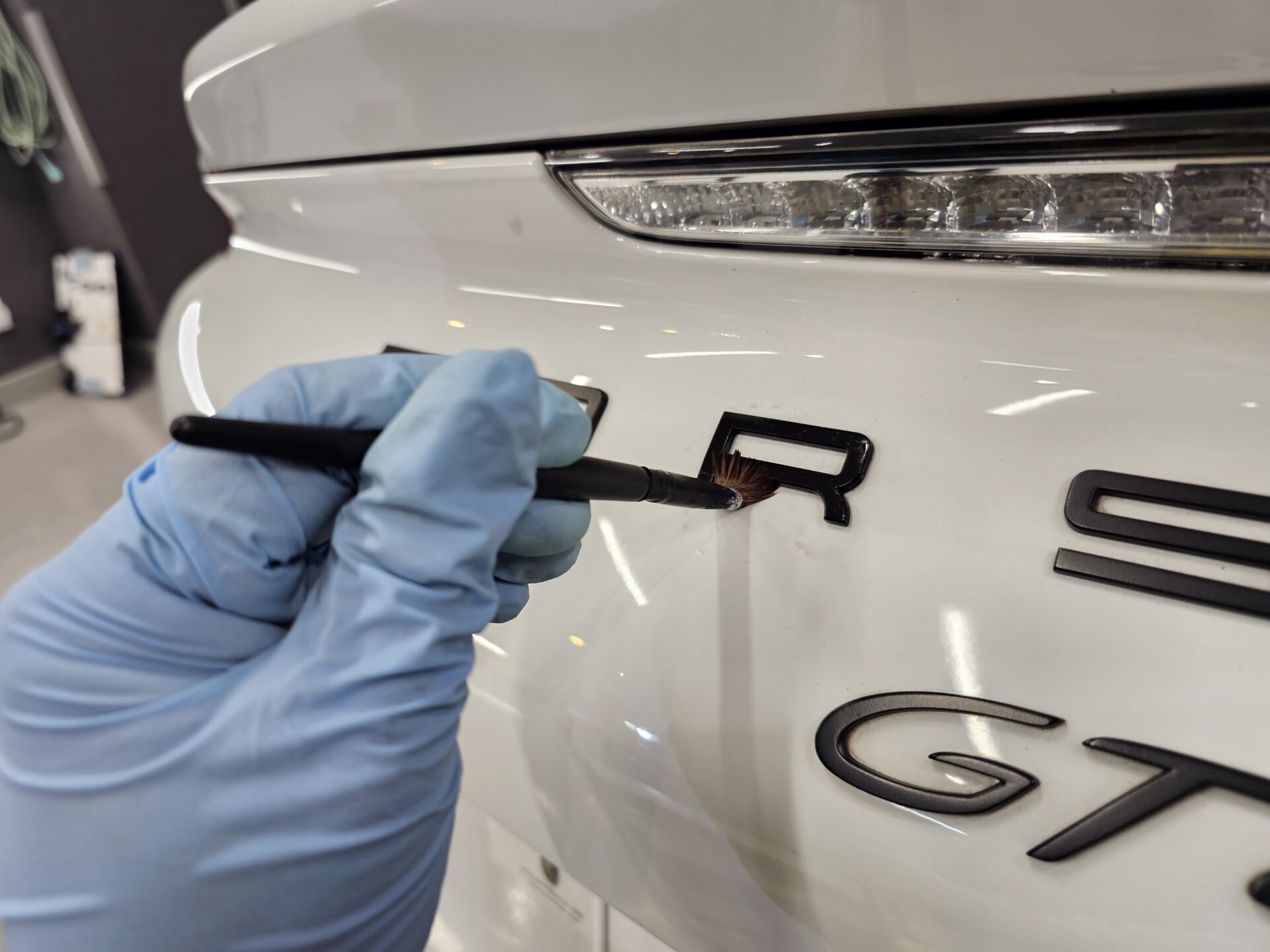 ポルシェ981ケイマンGT4 細部洗浄 (2)