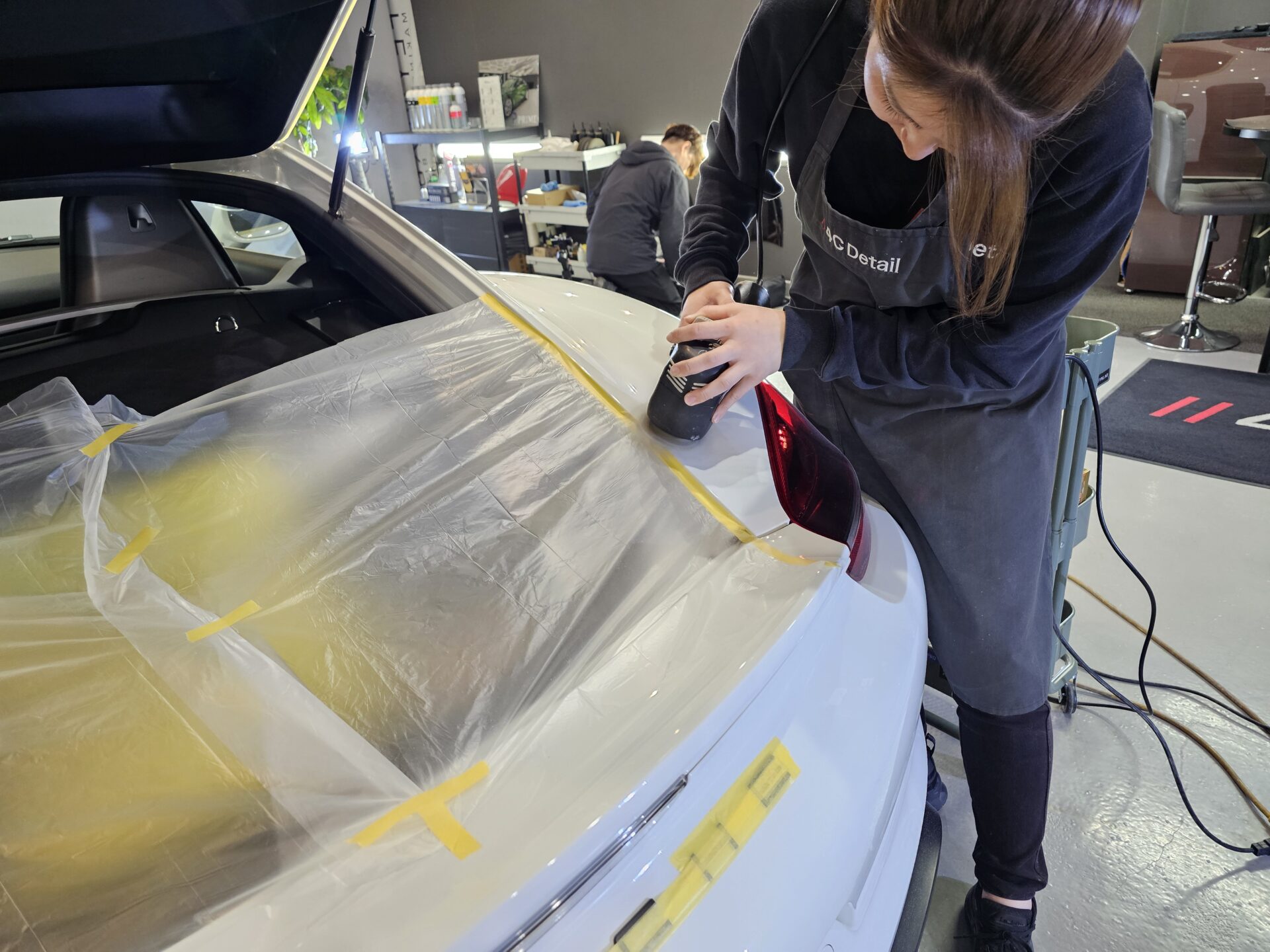 ポルシェ981ケイマンGT4 隅々まで磨き