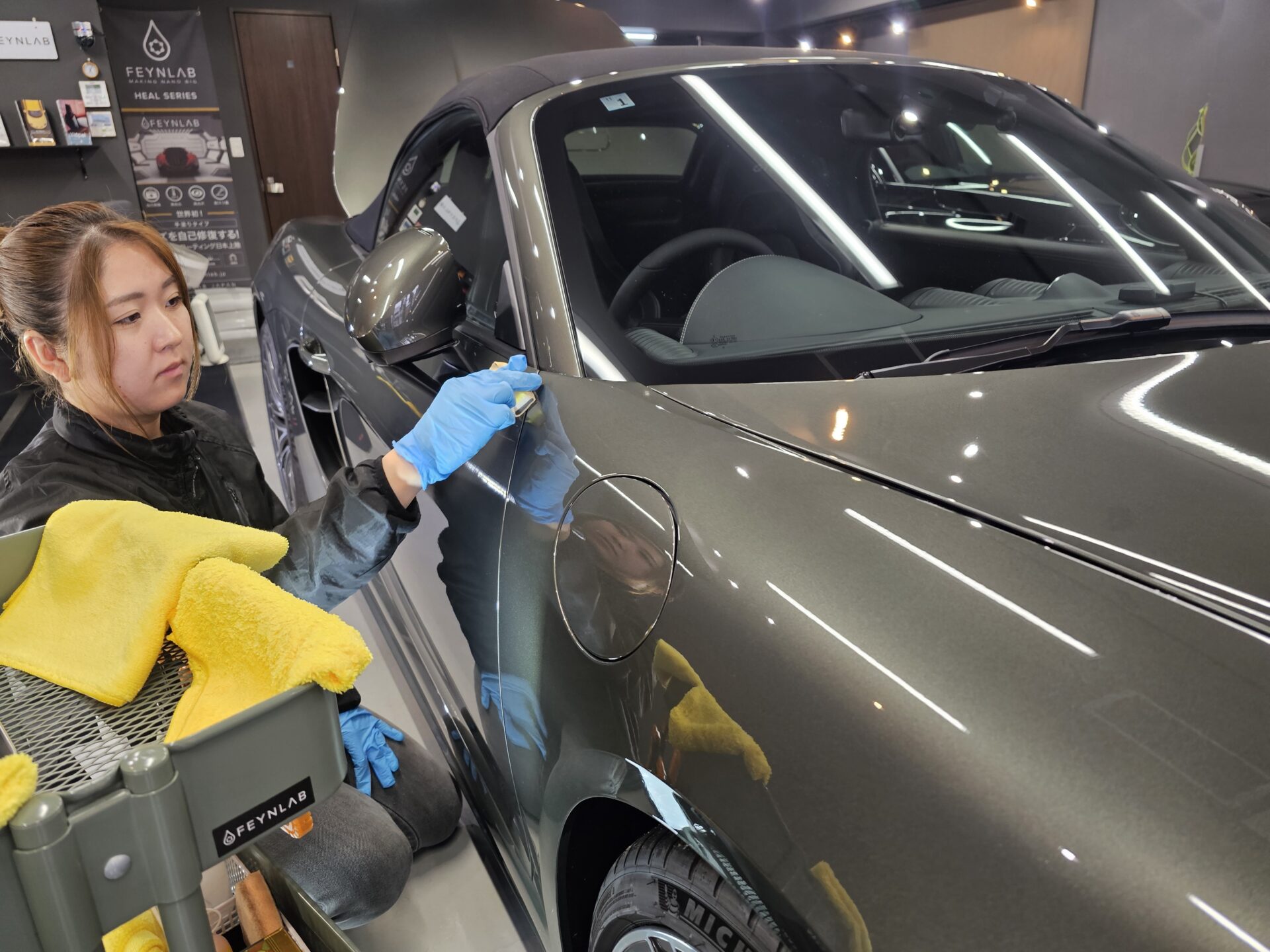 ポルシェ718ボクスターGTS4.0 アベンチュリングリーン セラミックコーティング施工風景