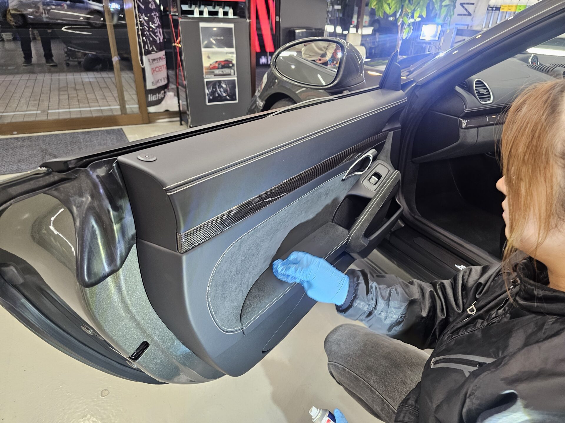 ポルシェ718ボクスターGTS4.0 アベンチュリングリーン ドアトリムレザーコート